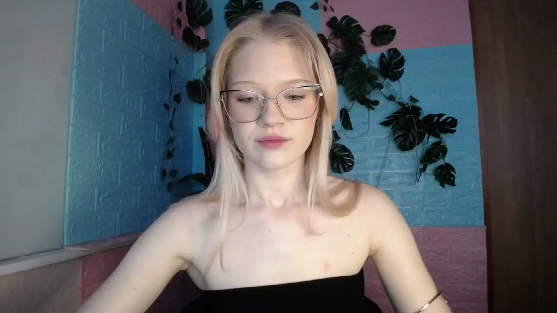 Gallery image thumbnail from Angel_baby's myfreecams stream on, 04/10/2026, 15:31 image 10 of 20