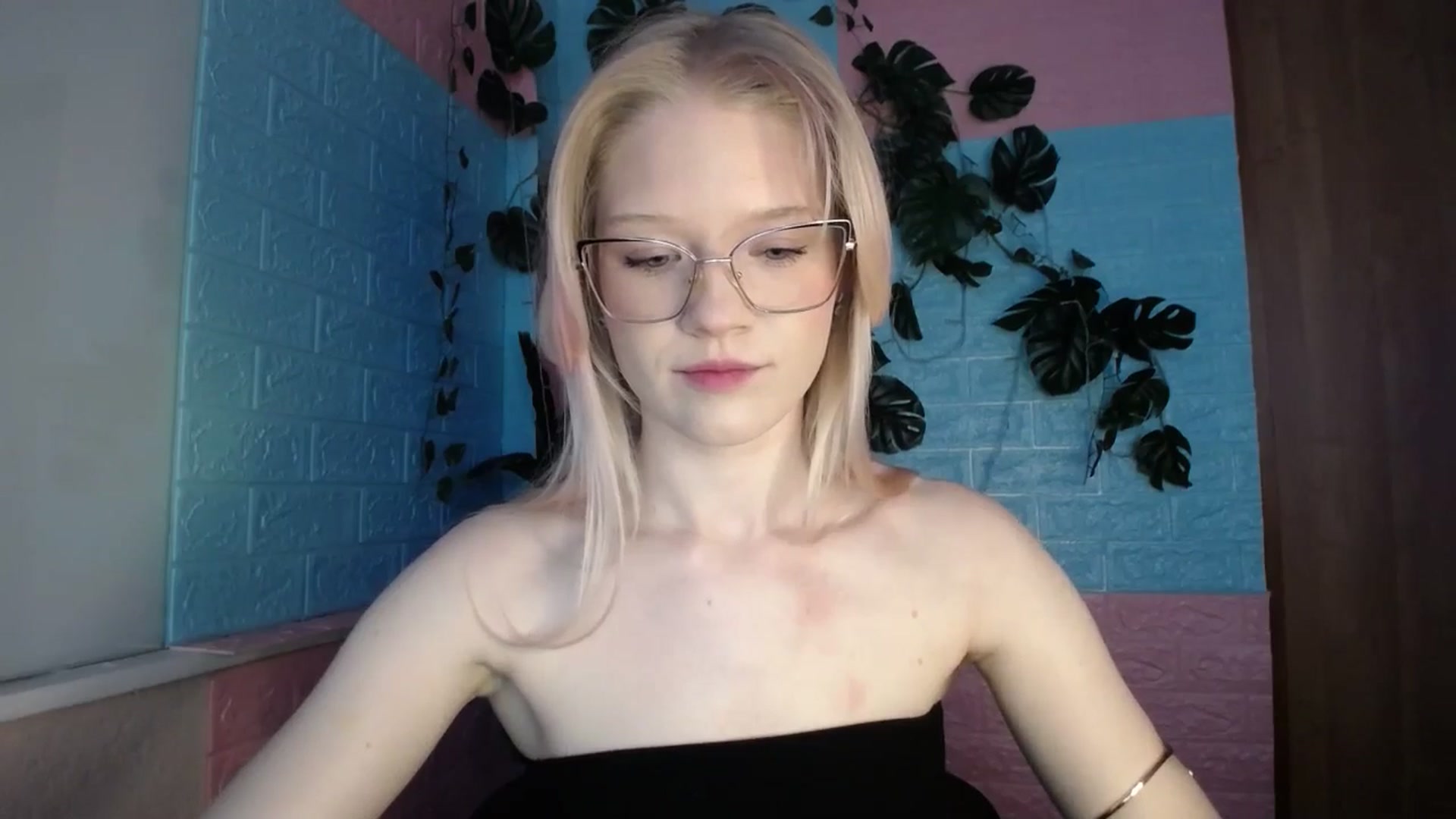 Gallery image thumbnail from Angel_baby's myfreecams stream on, 04/10/2026, 15:31 image 4 of 20