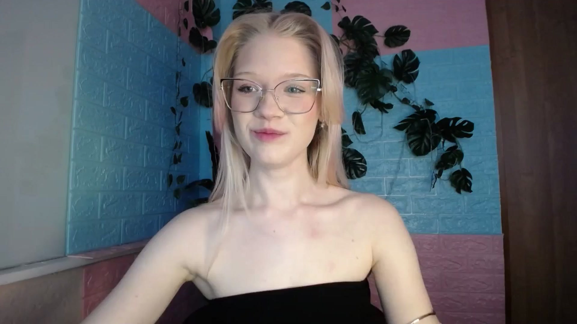 Gallery image thumbnail from Angel_baby's myfreecams stream on, 04/10/2026, 15:31 image 15 of 20
