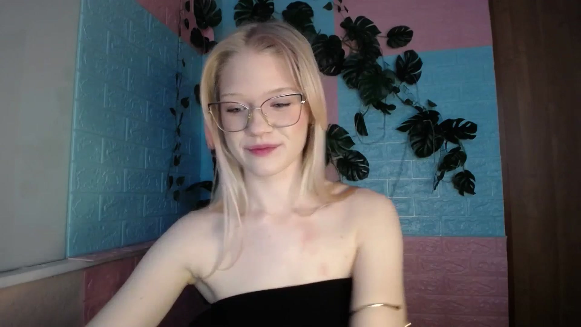Gallery image thumbnail from Angel_baby's myfreecams stream on, 04/10/2026, 15:31 image 5 of 20