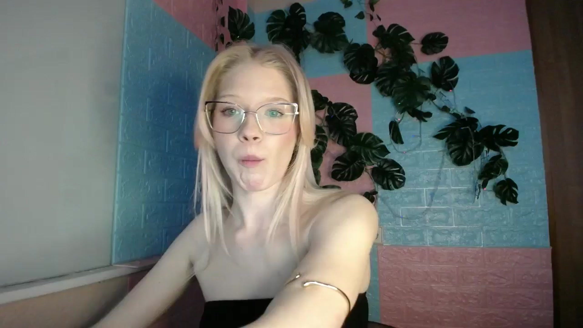 Gallery image thumbnail from Angel_baby's myfreecams stream on, 04/10/2026, 16:57 image 15 of 20