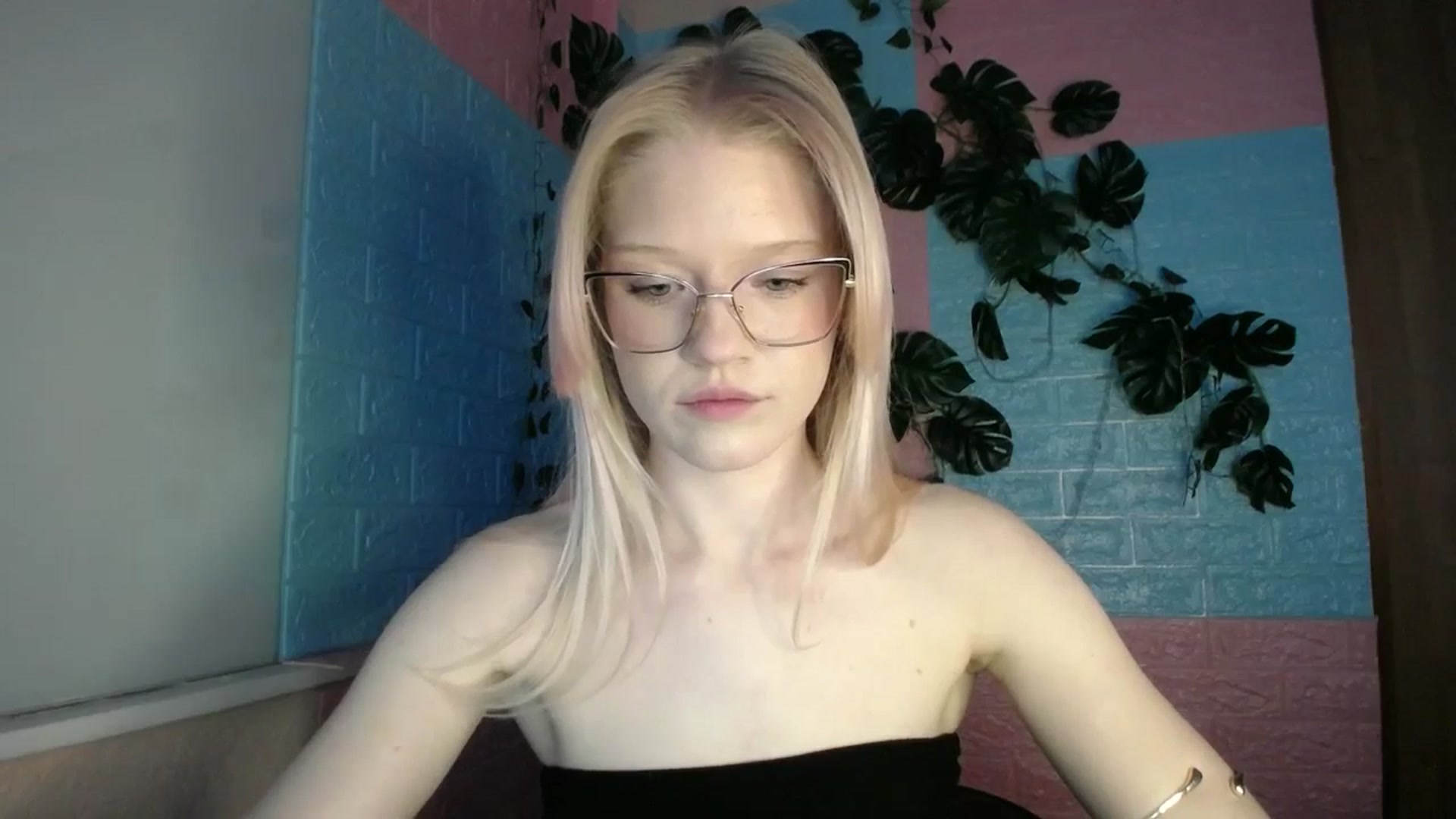 Gallery image thumbnail from Angel_baby's myfreecams stream on, 04/10/2026, 16:57 image 4 of 20