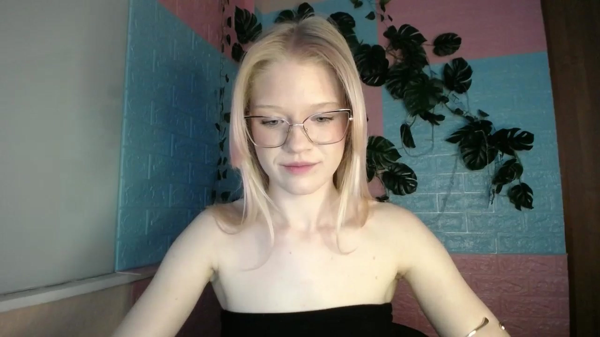 Gallery image thumbnail from Angel_baby's myfreecams stream on, 04/10/2026, 16:57 image 3 of 20