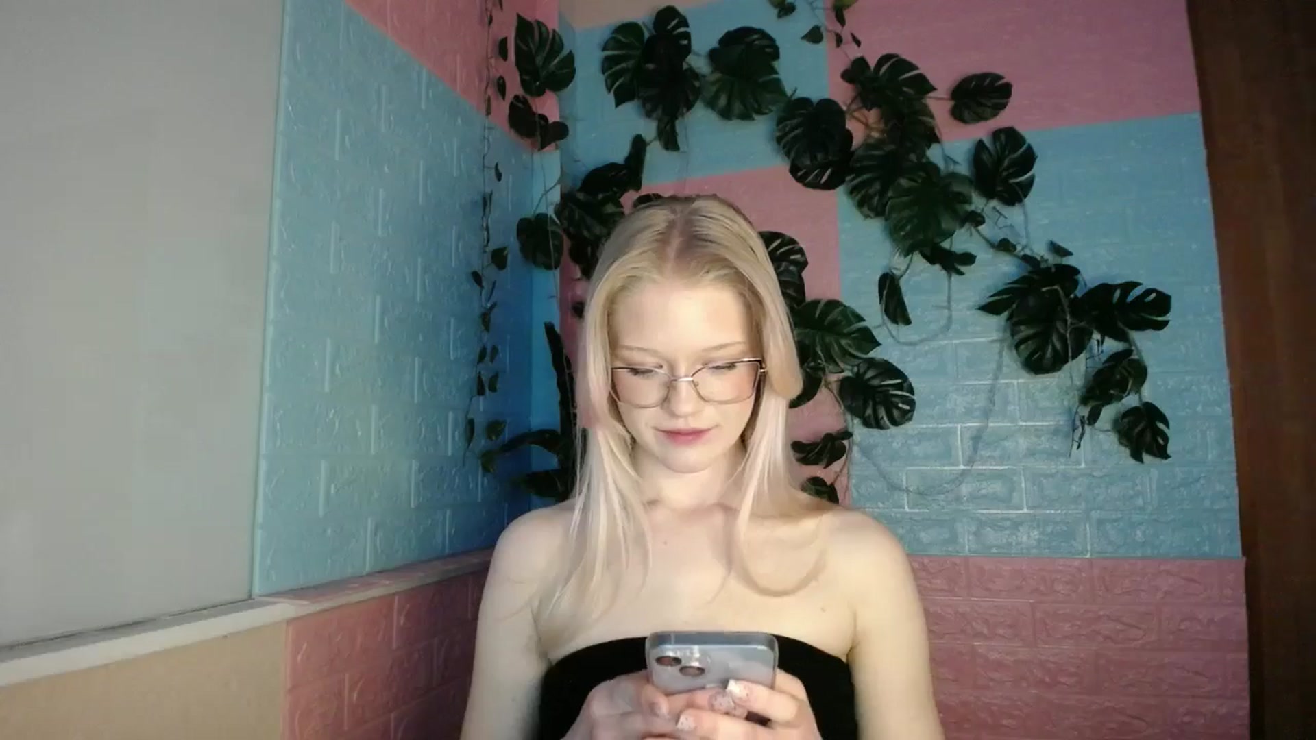 Gallery image thumbnail from Angel_baby's myfreecams stream on, 04/10/2026, 16:57 image 8 of 20