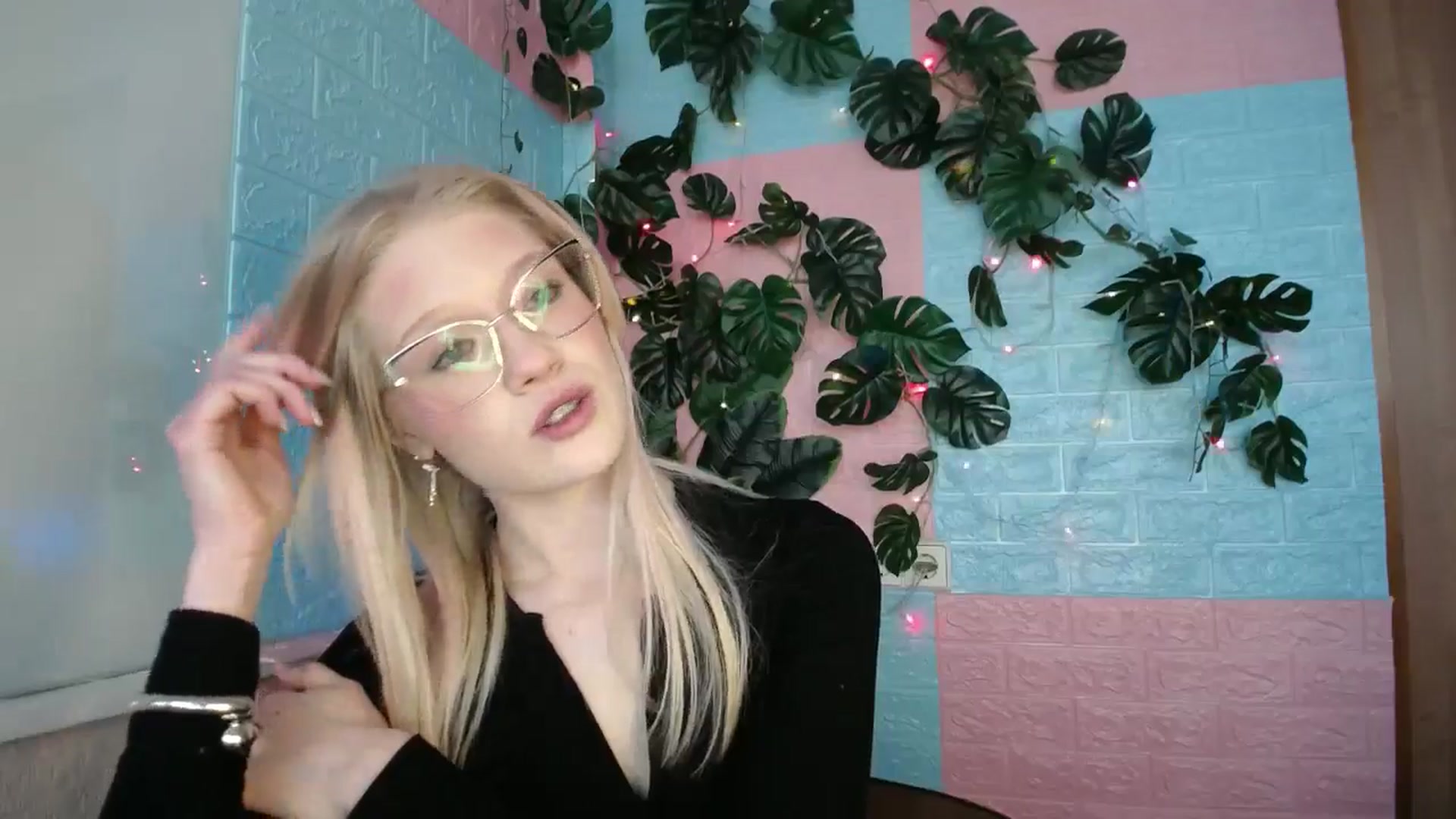 Gallery image thumbnail from Angel_baby's myfreecams stream on, 04/11/2026, 15:30 image 13 of 20