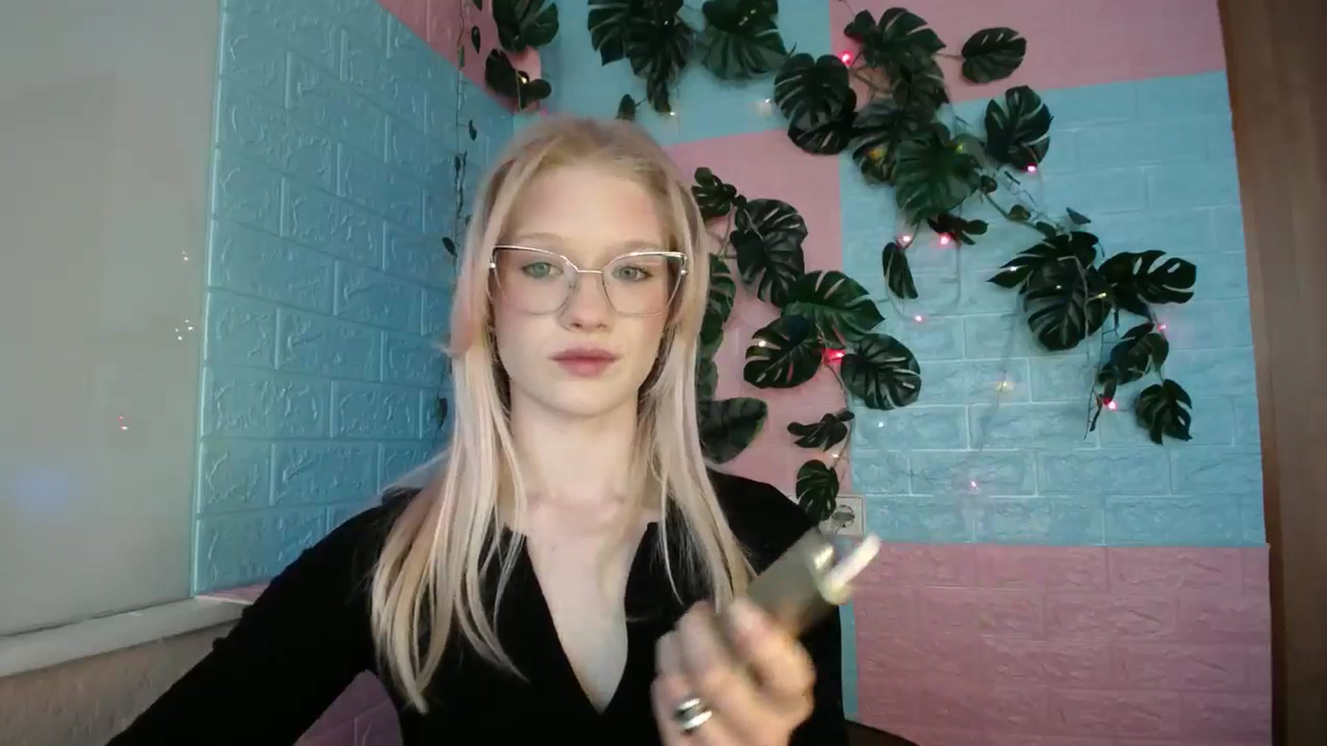 Gallery image thumbnail from Angel_baby's myfreecams stream on, 04/11/2026, 15:30 image 15 of 20