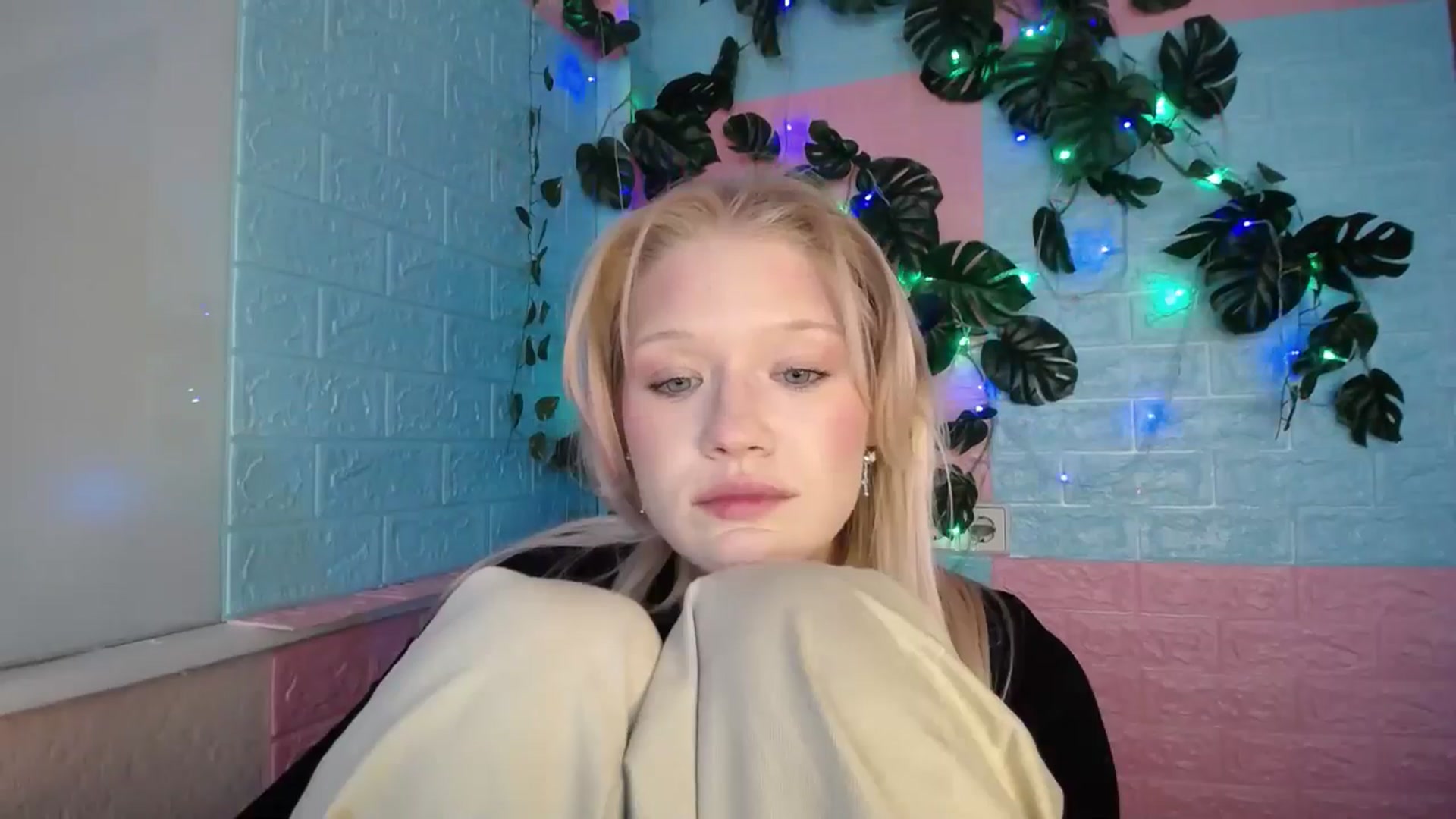 Gallery image thumbnail from Angel_baby's myfreecams stream on, 04/11/2026, 16:20 image 17 of 20