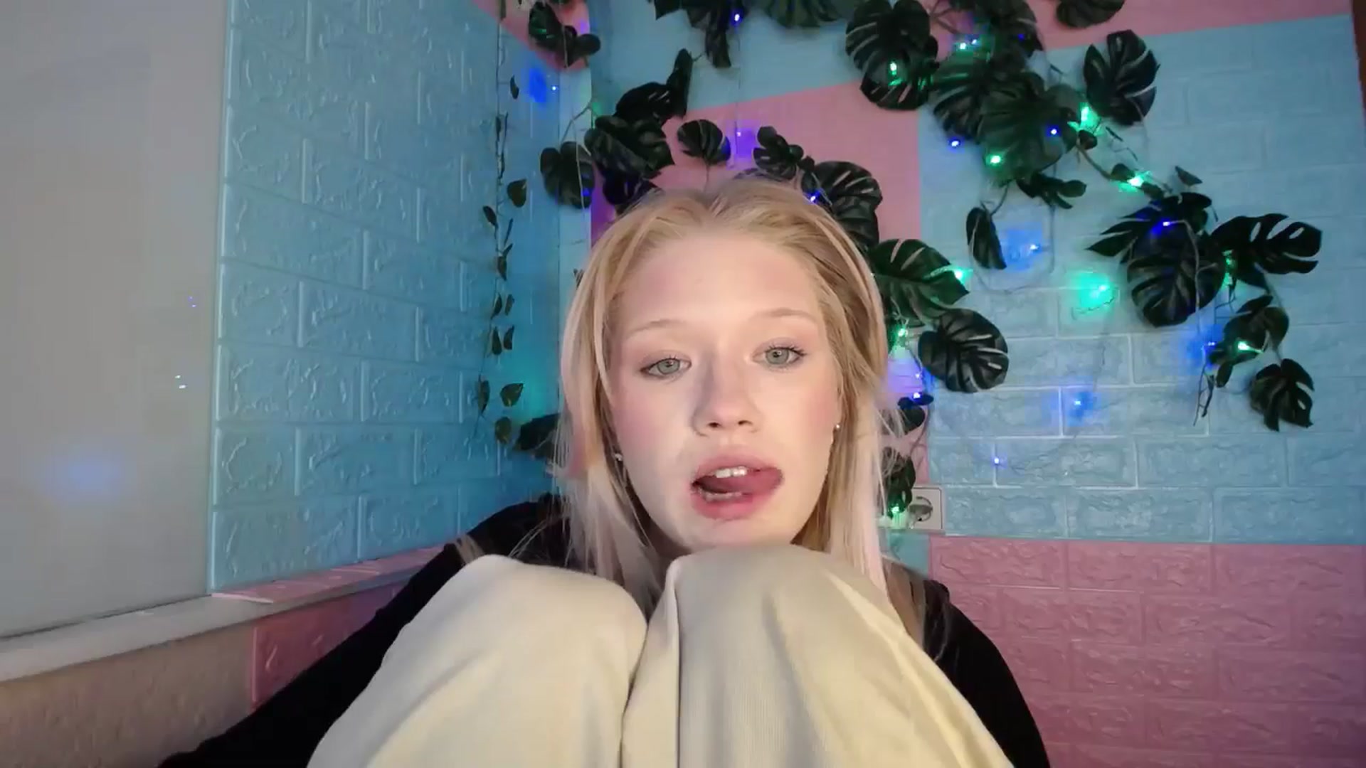Gallery image thumbnail from Angel_baby's myfreecams stream on, 04/11/2026, 16:20 image 18 of 20