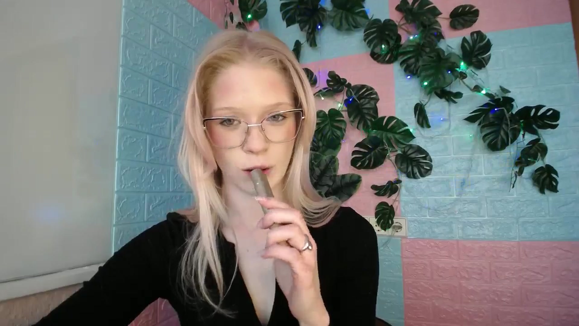 Gallery image thumbnail from Angel_baby's myfreecams stream on, 04/11/2026, 16:20 image 13 of 20