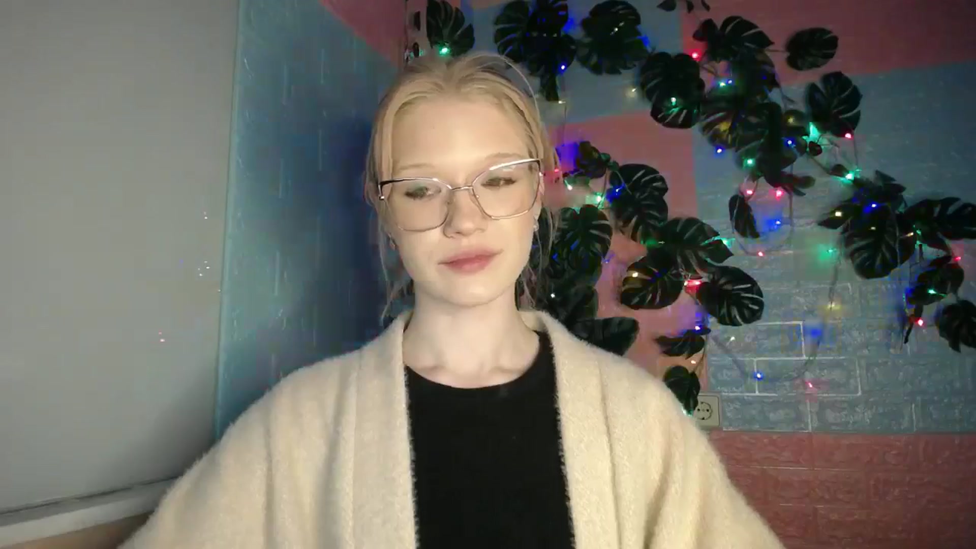 Gallery image thumbnail from Angel_baby's myfreecams stream on, 04/13/2026, 17:15 image 11 of 20