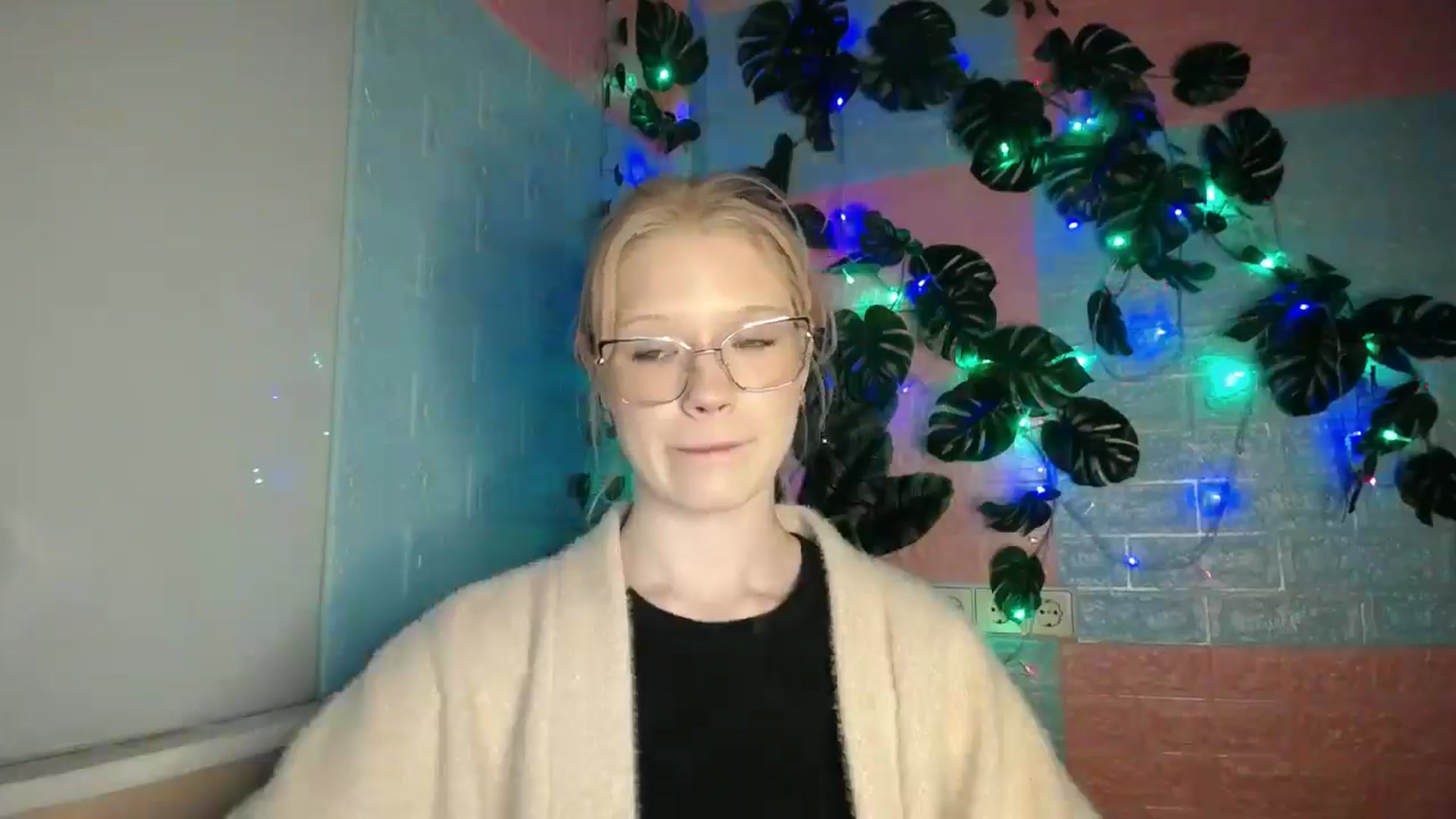 Gallery image thumbnail from Angel_baby's myfreecams stream on, 04/13/2026, 17:15 image 15 of 20
