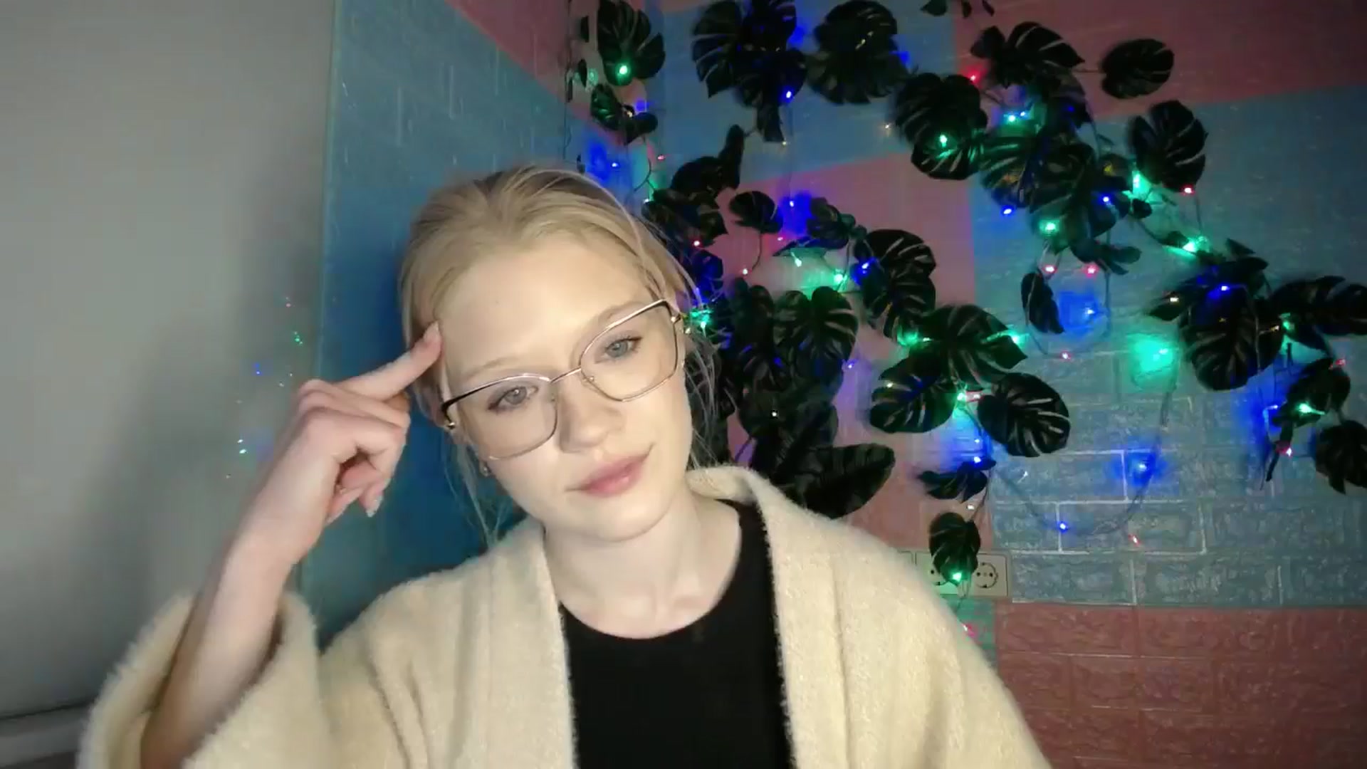 Gallery image thumbnail from Angel_baby's myfreecams stream on, 04/13/2026, 17:15 image 16 of 20