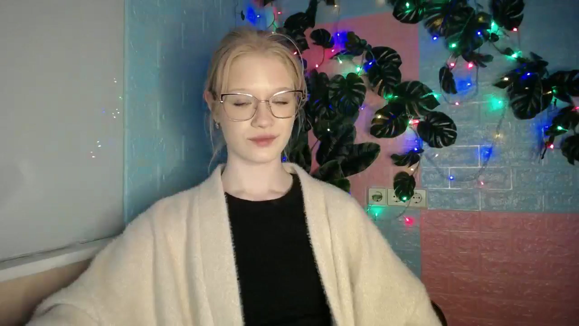 Gallery image thumbnail from Angel_baby's myfreecams stream on, 04/13/2026, 17:15 image 3 of 20