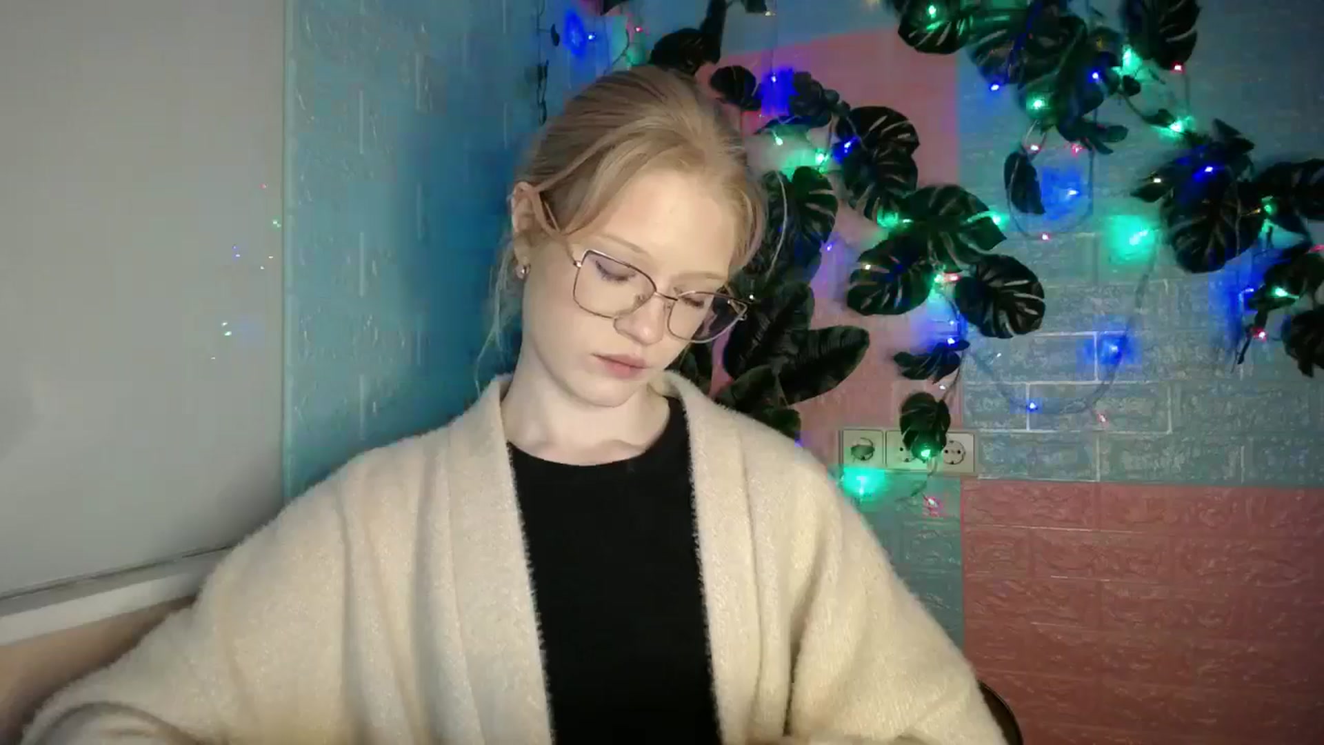 Gallery image thumbnail from Angel_baby's myfreecams stream on, 04/13/2026, 17:15 image 9 of 20