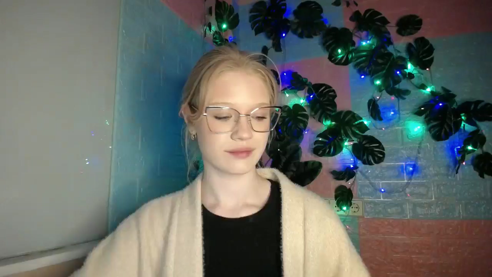 Gallery image thumbnail from Angel_baby's myfreecams stream on, 04/13/2026, 17:15 image 17 of 20