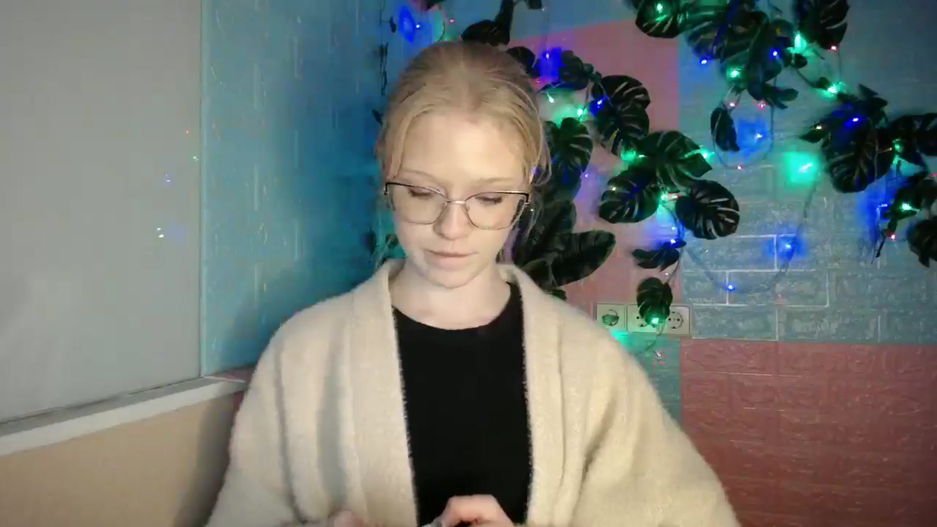 Gallery image thumbnail from Angel_baby's myfreecams stream on, 04/13/2026, 17:15 image 6 of 20