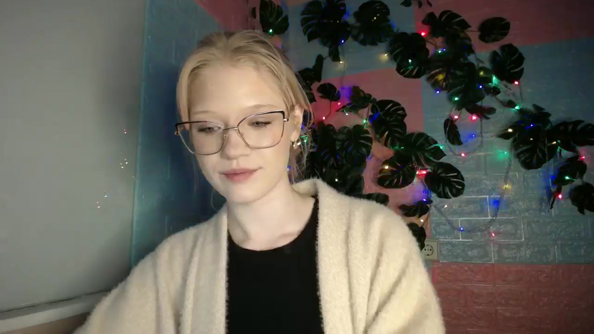 Gallery image thumbnail from Angel_baby's myfreecams stream on, 04/13/2026, 17:15 image 13 of 20