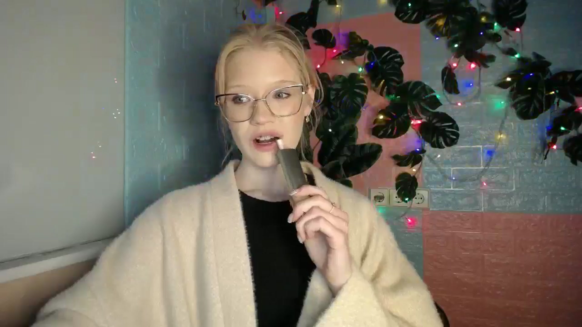 Gallery image thumbnail from Angel_baby's myfreecams stream on, 04/13/2026, 17:15 image 10 of 20