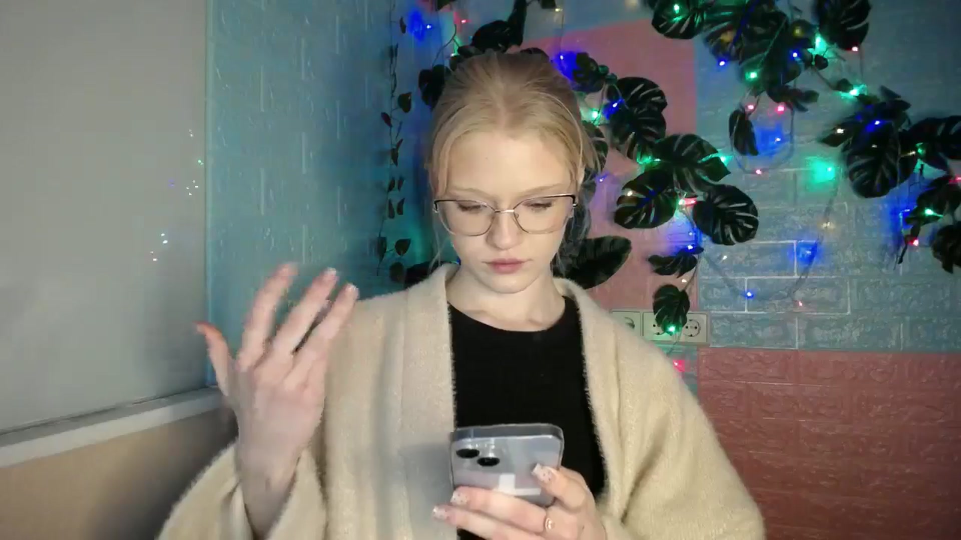 Gallery image thumbnail from Angel_baby's myfreecams stream on, 04/13/2026, 17:15 image 4 of 20