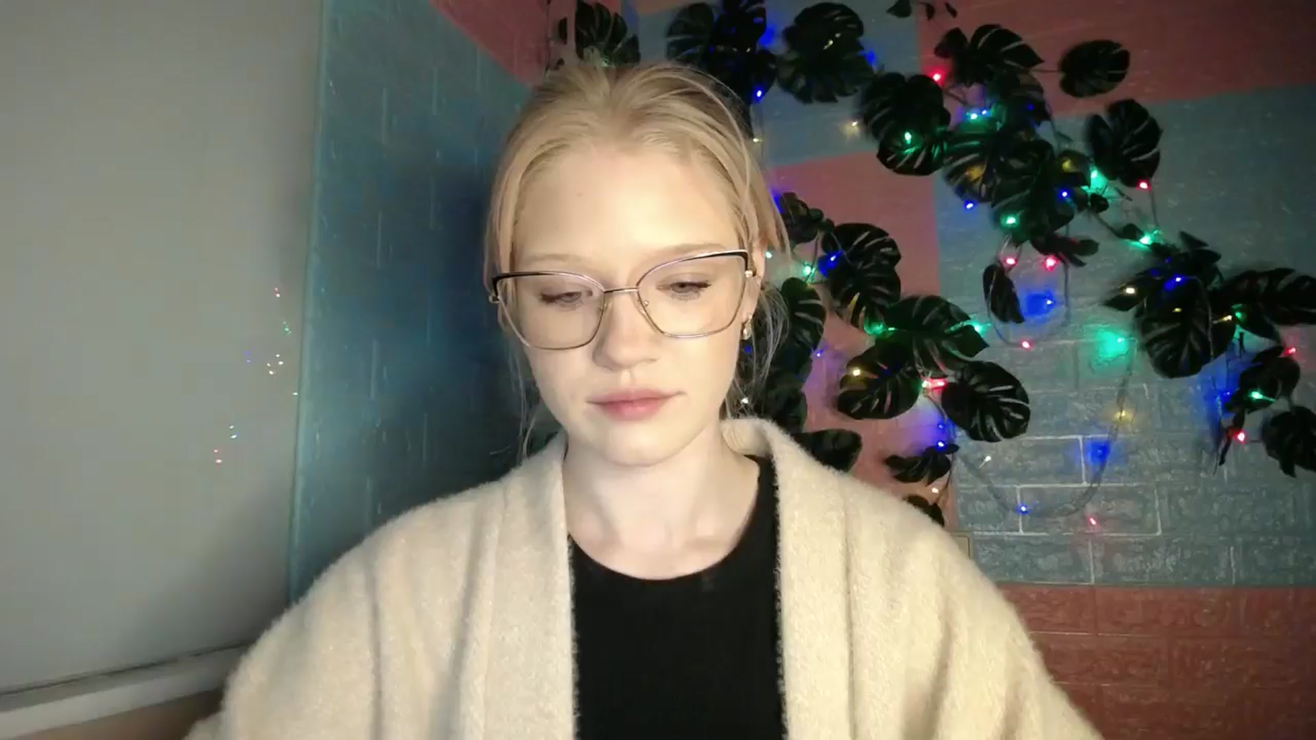Gallery image thumbnail from Angel_baby's myfreecams stream on, 04/13/2026, 17:15 image 18 of 20