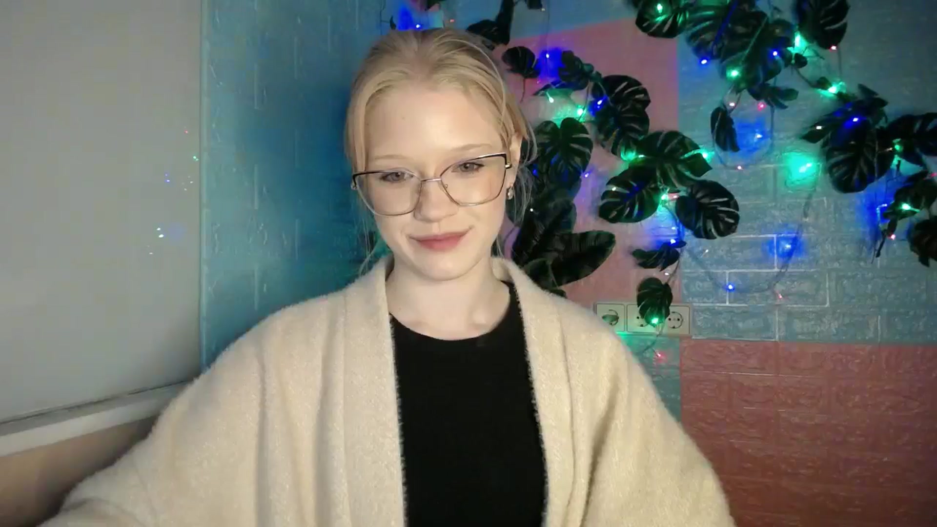 Gallery image thumbnail from Angel_baby's myfreecams stream on, 04/13/2026, 17:15 image 2 of 20