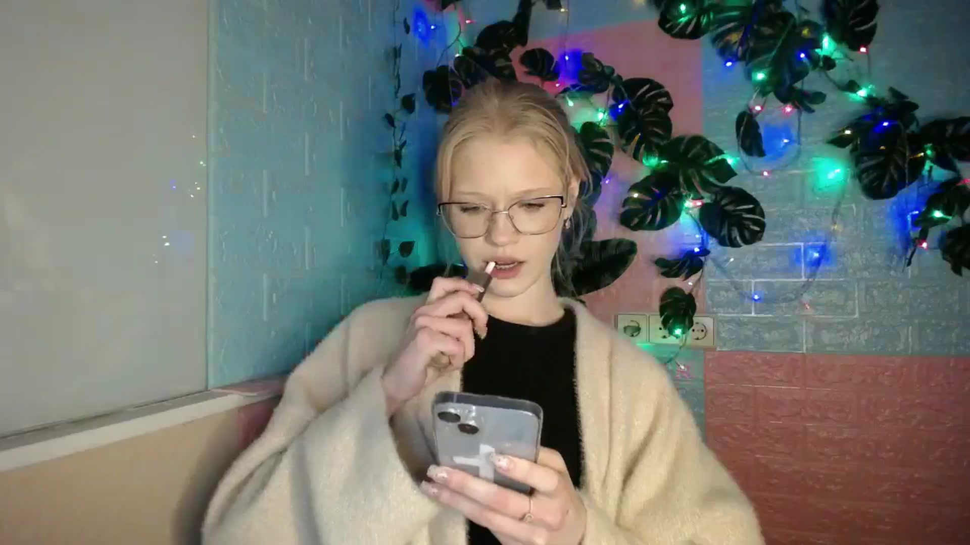 Gallery image thumbnail from Angel_baby's myfreecams stream on, 04/13/2026, 17:15 image 7 of 20