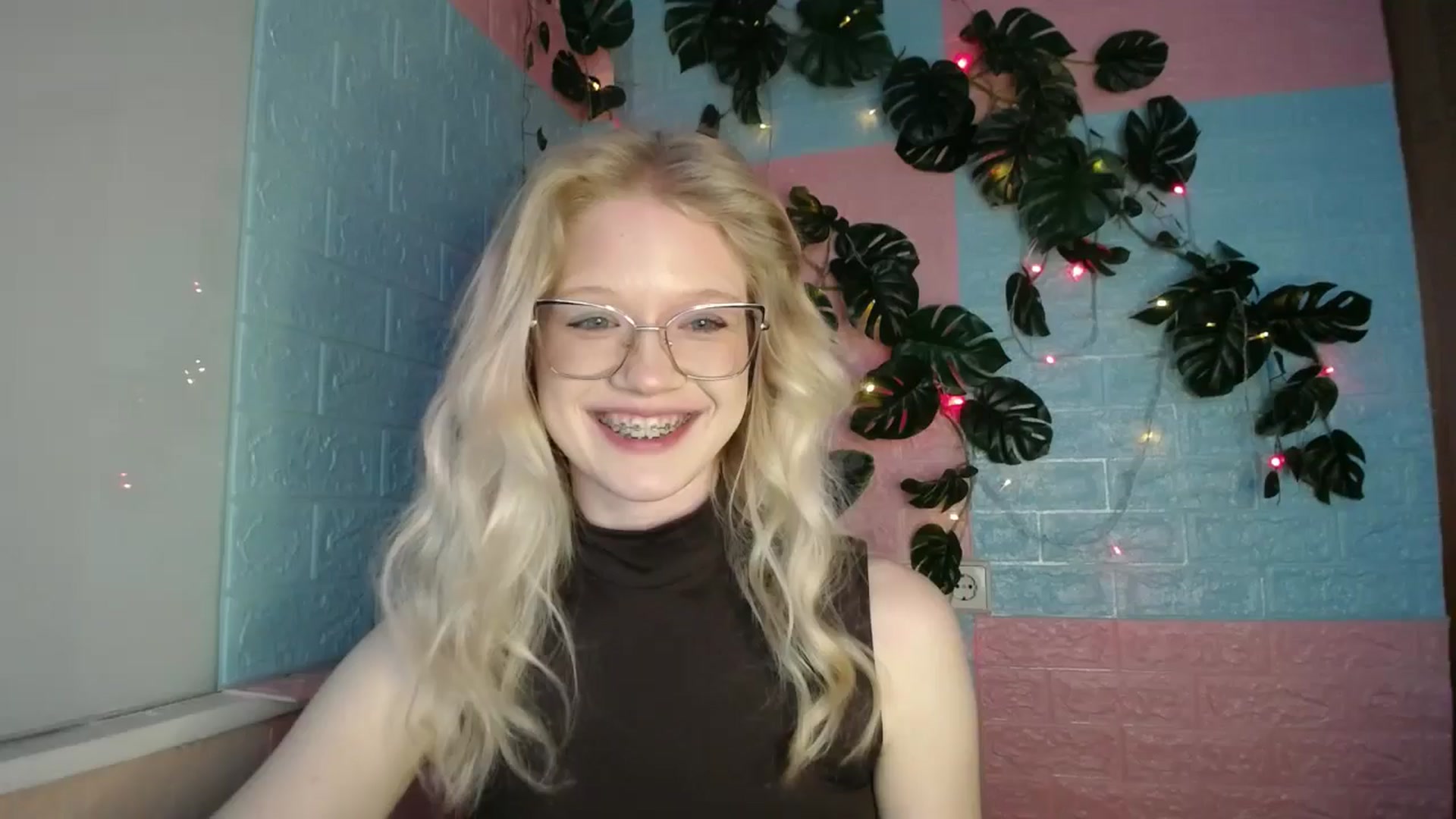 Gallery image thumbnail from Angel_baby's myfreecams stream on, 04/14/2026, 17:11 image 1 of 20