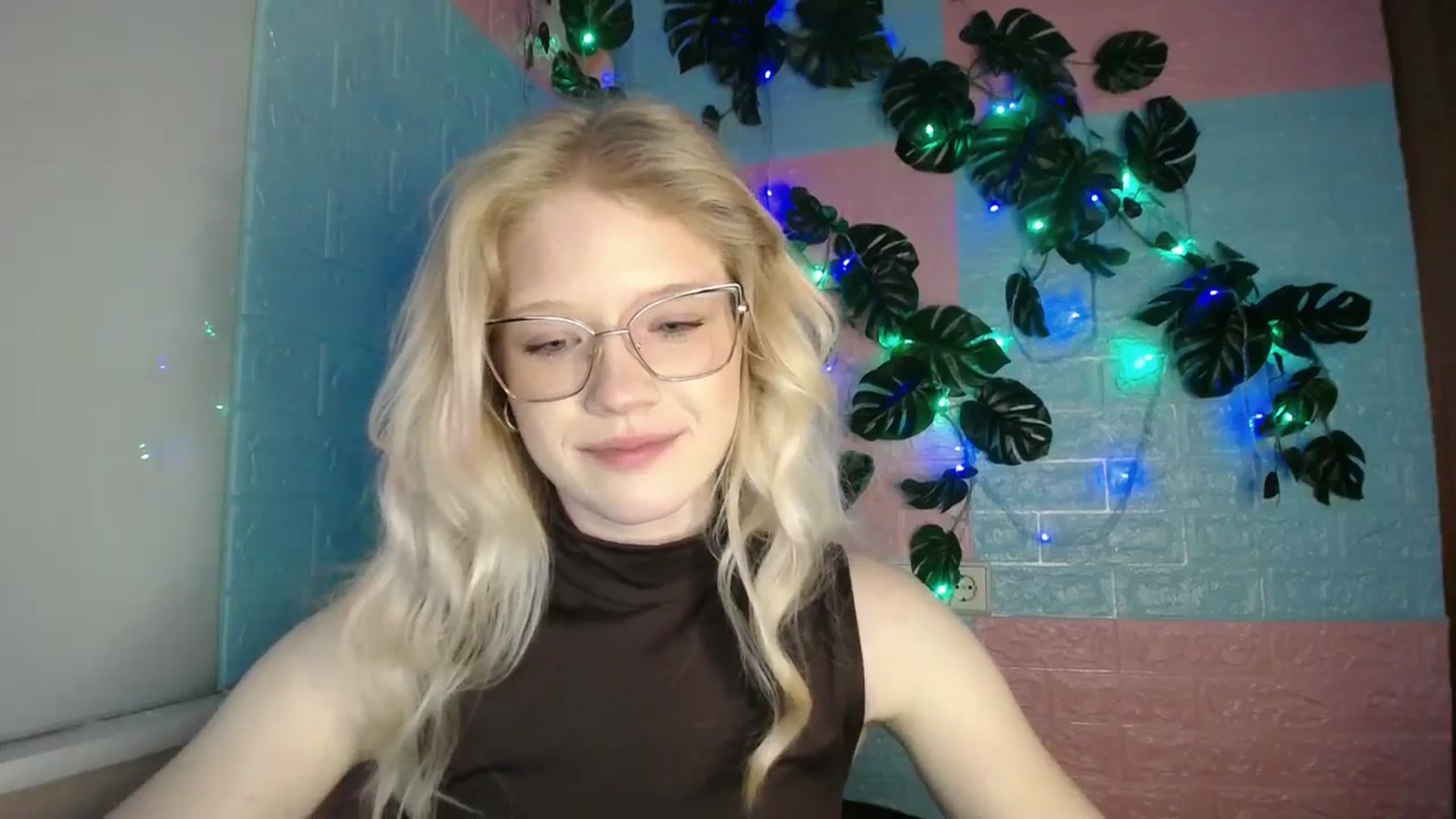 Gallery image thumbnail from Angel_baby's myfreecams stream on, 04/14/2026, 17:11 image 14 of 20