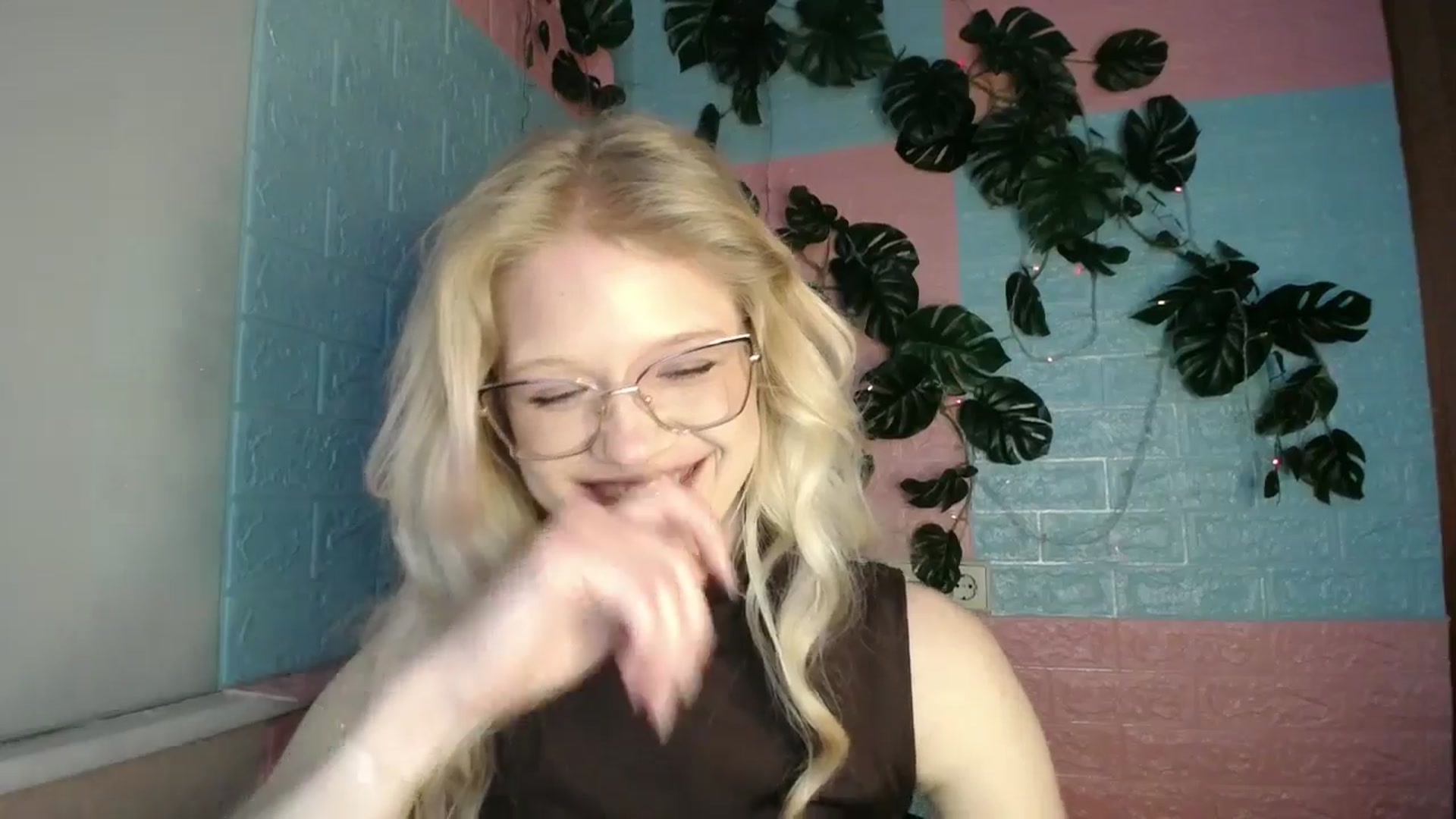 Gallery image thumbnail from Angel_baby's myfreecams stream on, 04/14/2026, 17:11 image 9 of 20