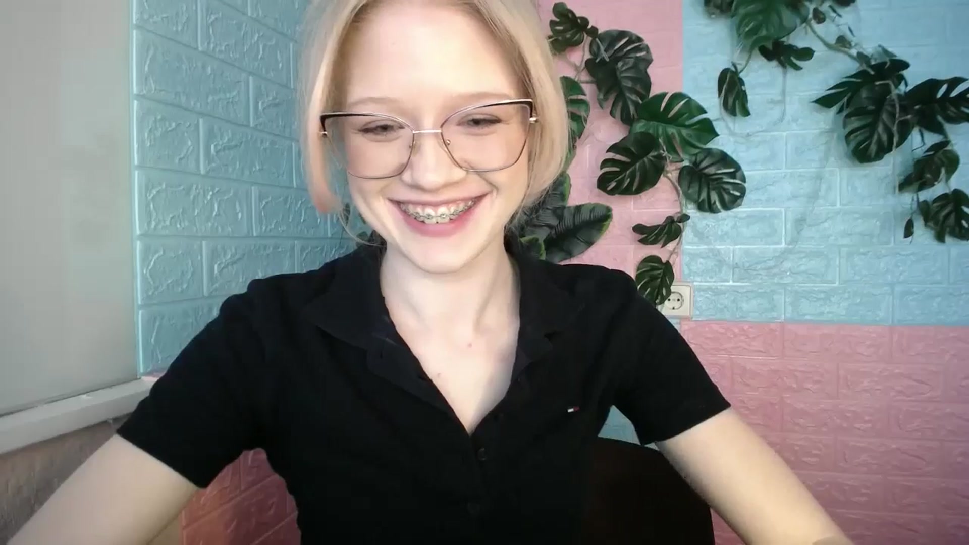 Gallery image thumbnail from Angel_baby's myfreecams stream on, 04/15/2026, 16:16 image 12 of 20