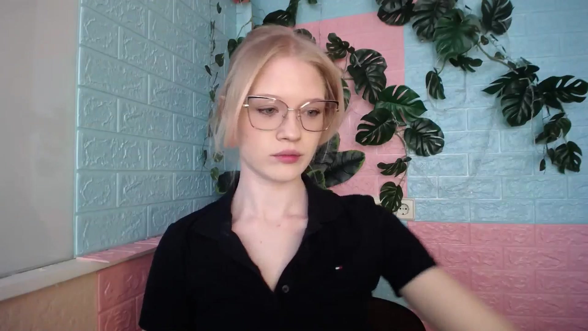 Gallery image thumbnail from Angel_baby's myfreecams stream on, 04/15/2026, 16:16 image 6 of 20