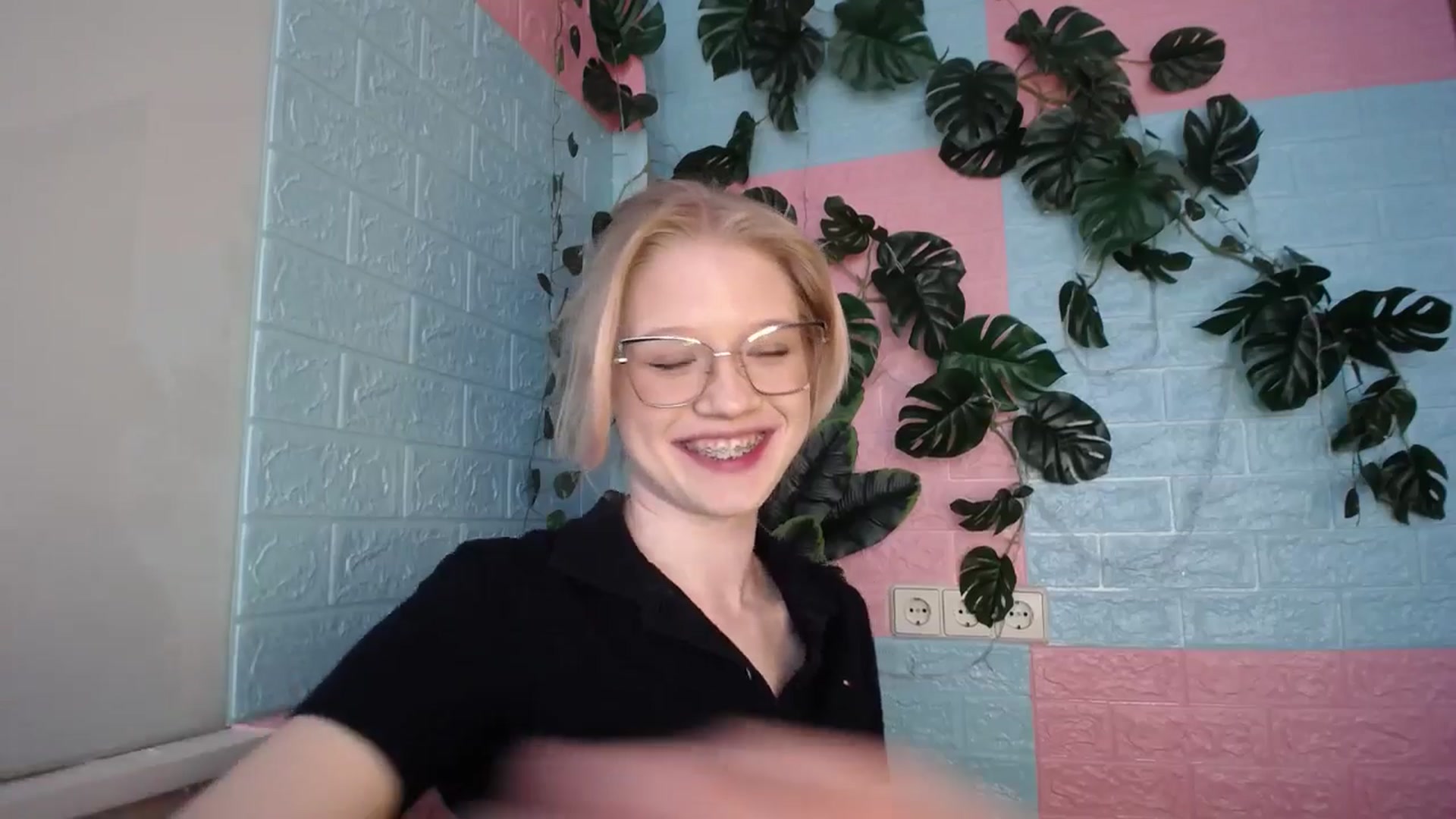 Gallery image thumbnail from Angel_baby's myfreecams stream on, 04/15/2026, 16:16 image 17 of 20