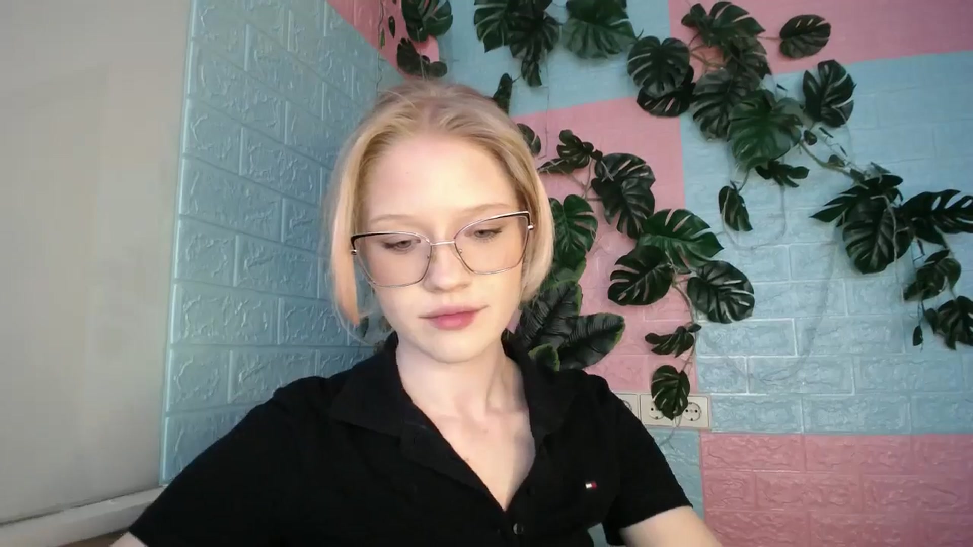 Gallery image thumbnail from Angel_baby's myfreecams stream on, 04/15/2026, 16:16 image 18 of 20