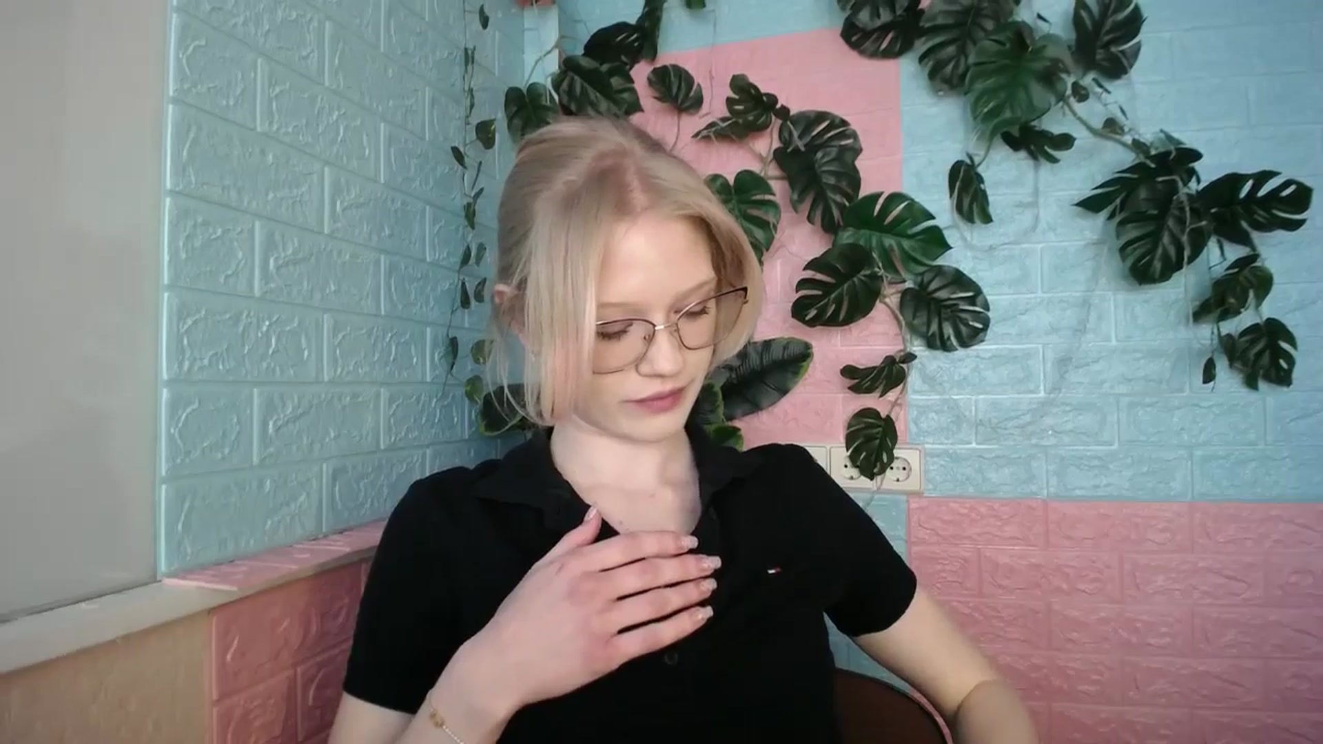 Gallery image thumbnail from Angel_baby's myfreecams stream on, 04/15/2026, 16:16 image 8 of 20