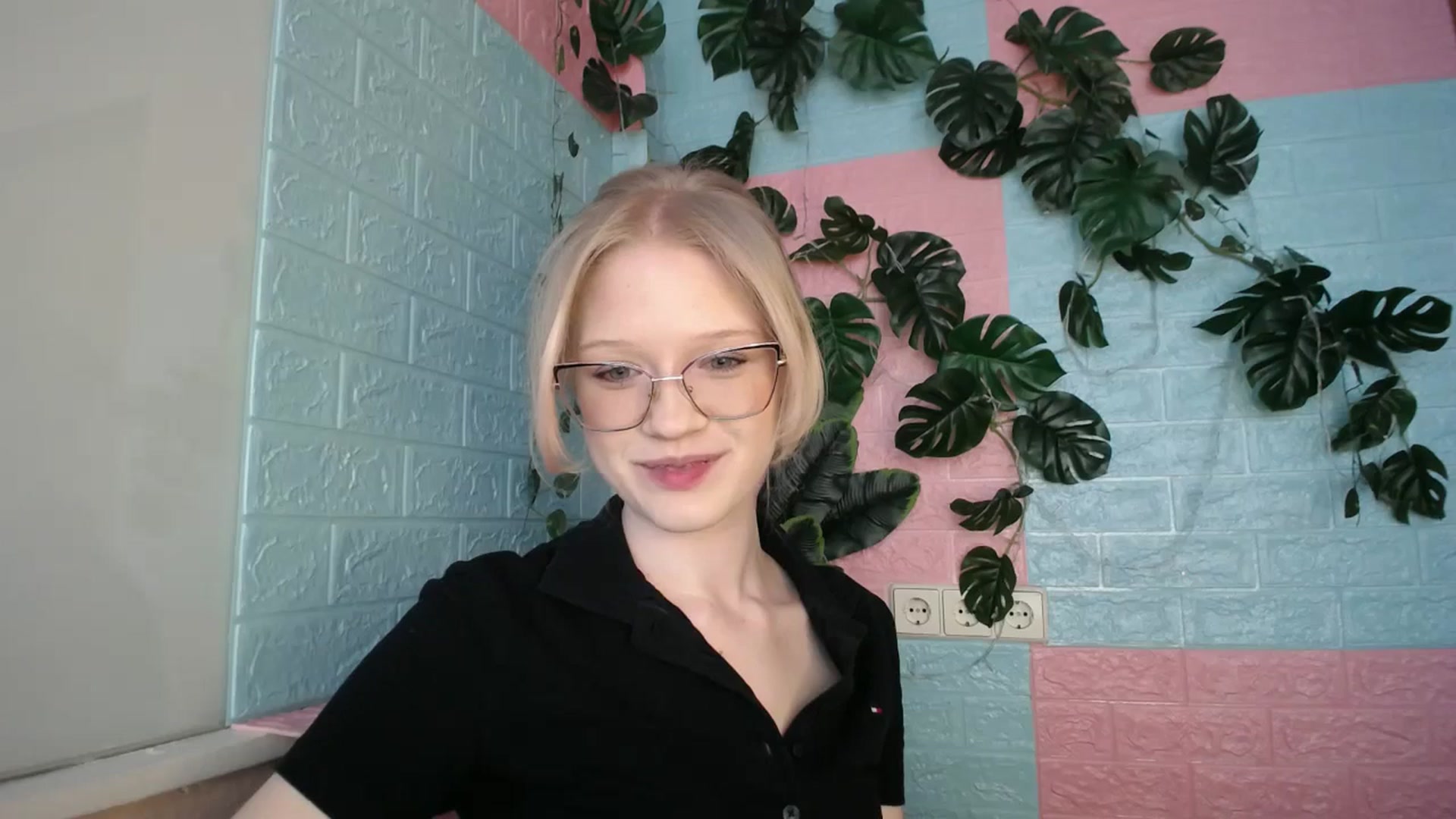 Gallery image thumbnail from Angel_baby's myfreecams stream on, 04/15/2026, 16:16 image 15 of 20