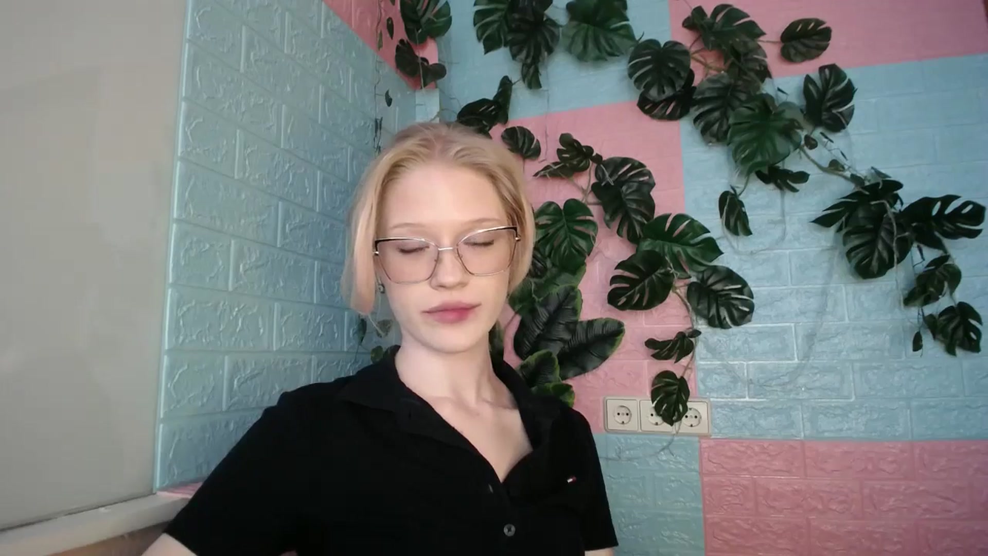 Gallery image thumbnail from Angel_baby's myfreecams stream on, 04/15/2026, 16:16 image 16 of 20