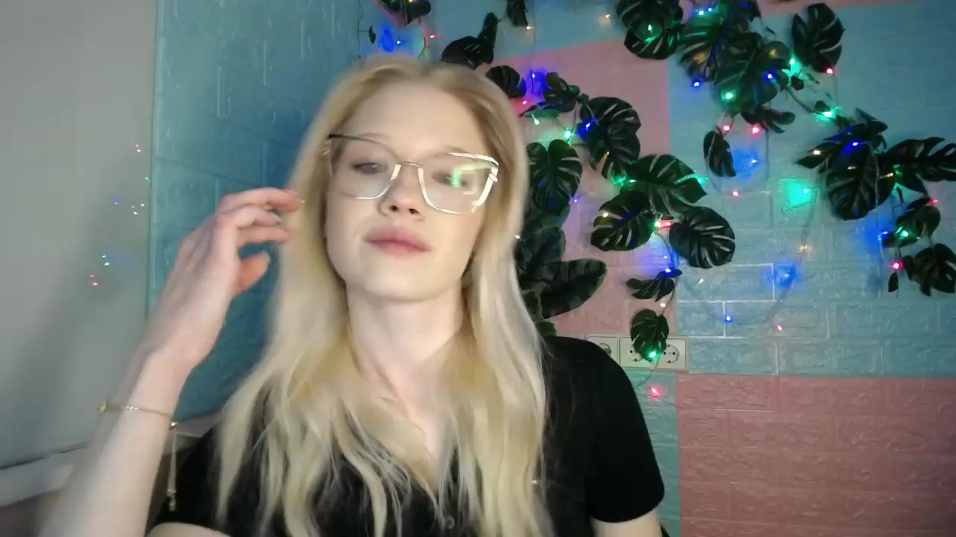 Gallery image thumbnail from Angel_baby's myfreecams stream on, 04/15/2026, 18:02 image 1 of 20