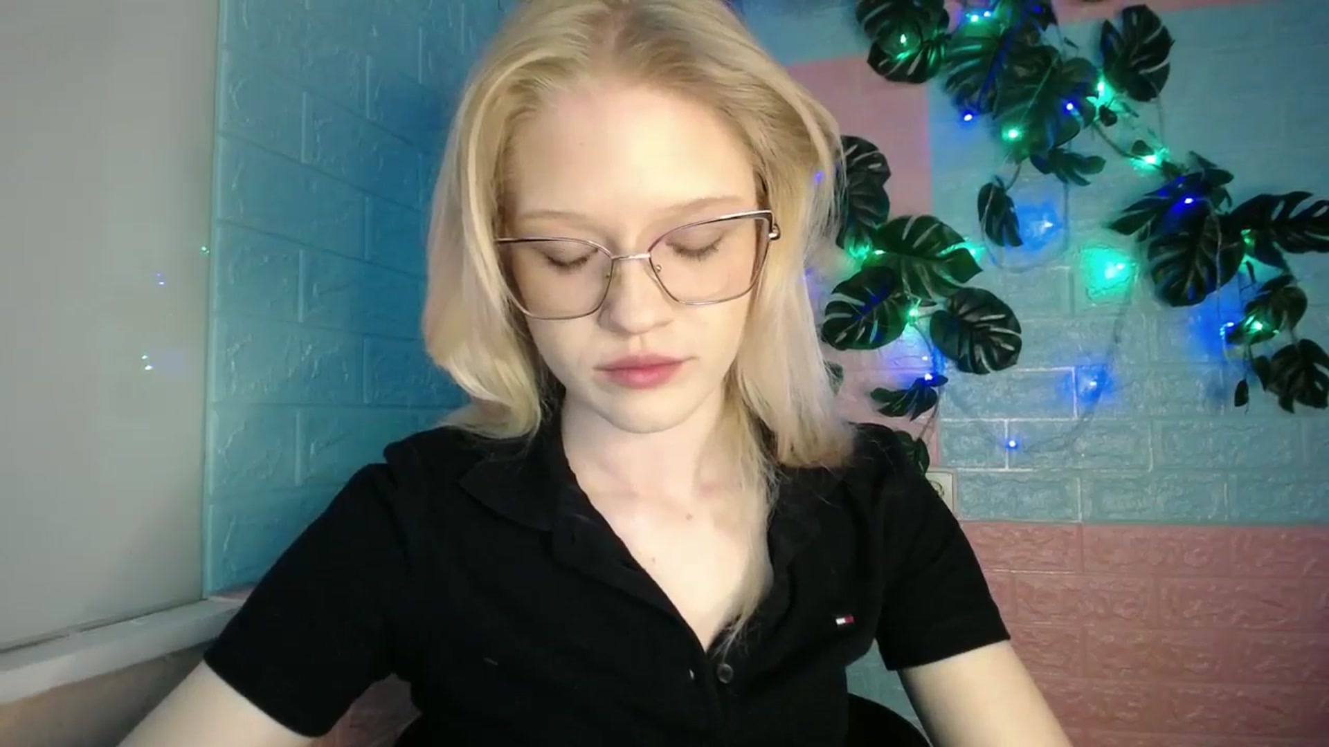 Gallery image thumbnail from Angel_baby's myfreecams stream on, 04/15/2026, 18:02 image 6 of 20