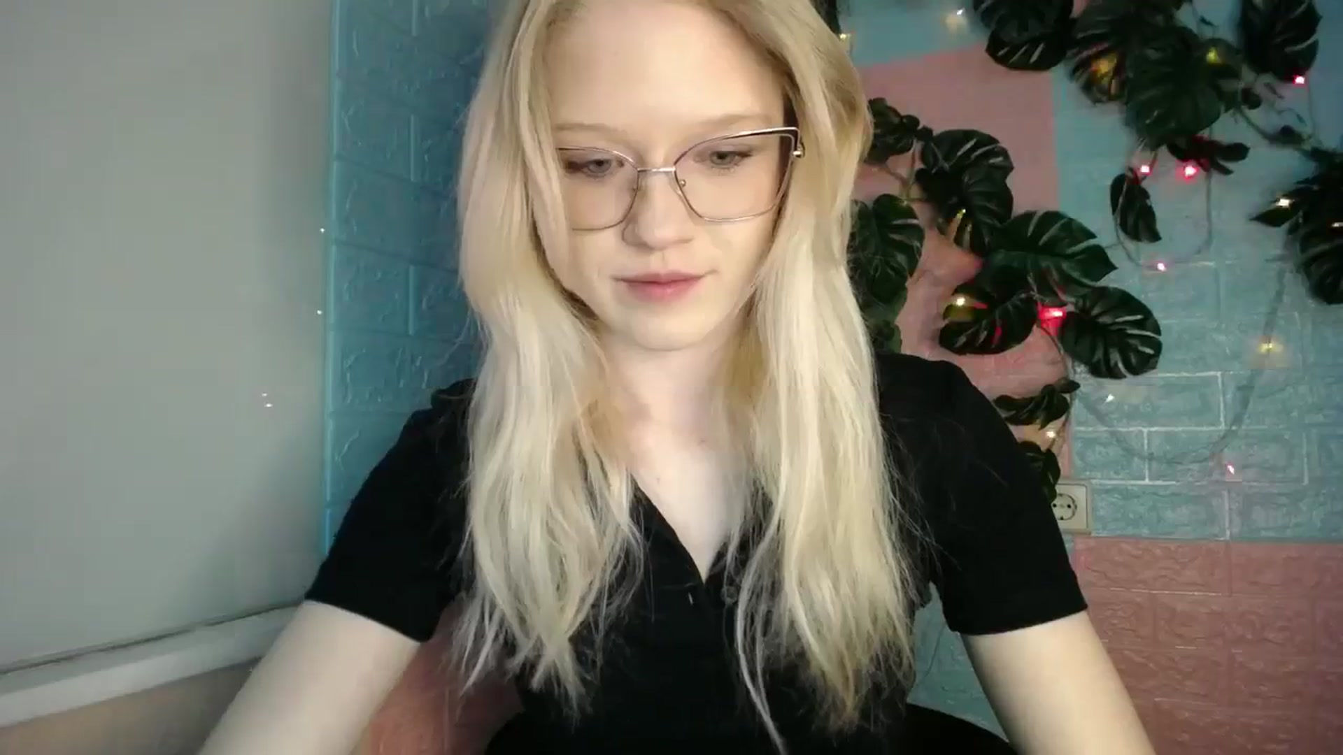 Gallery image thumbnail from Angel_baby's myfreecams stream on, 04/15/2026, 18:02 image 18 of 20