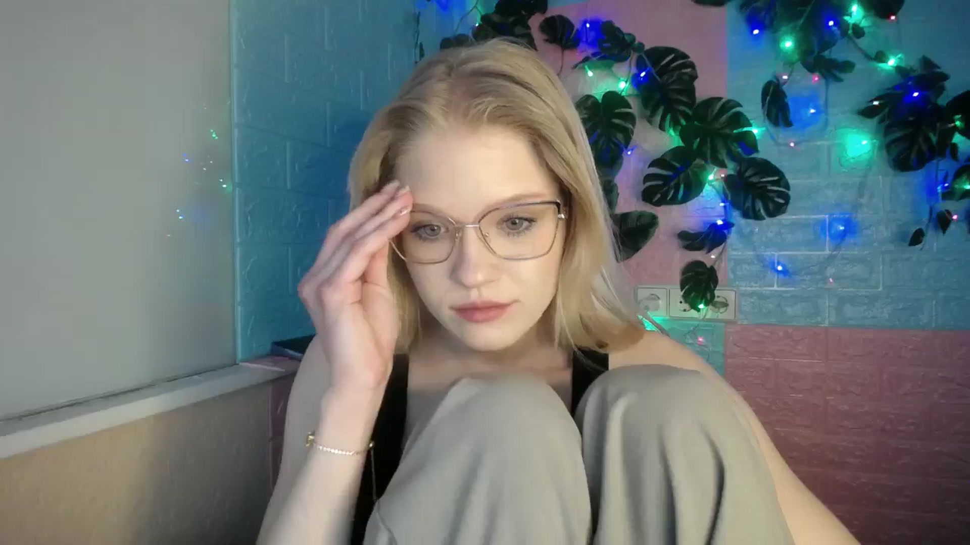 Gallery image thumbnail from Angel_baby's myfreecams stream on, 04/16/2026, 16:52 image 14 of 20