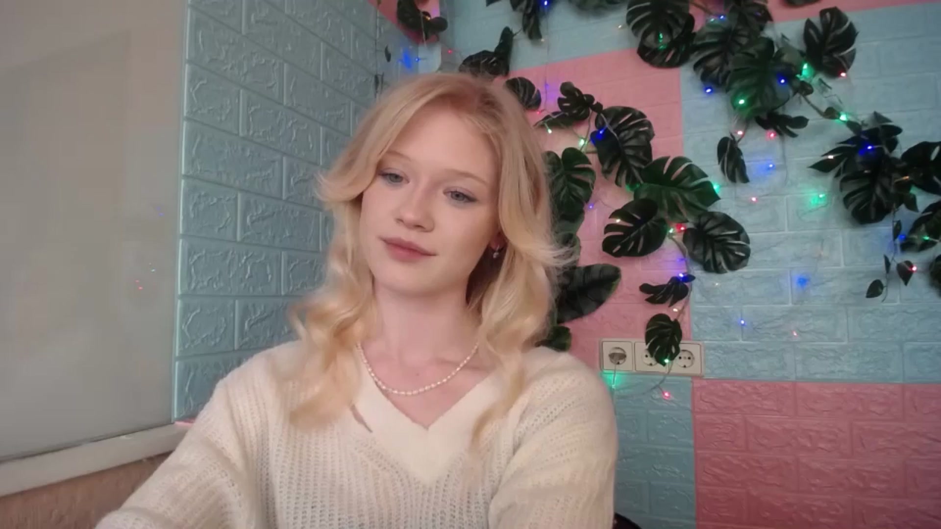 Gallery image thumbnail from Angel_baby's myfreecams stream on, 04/18/2026, 16:14 image 18 of 20