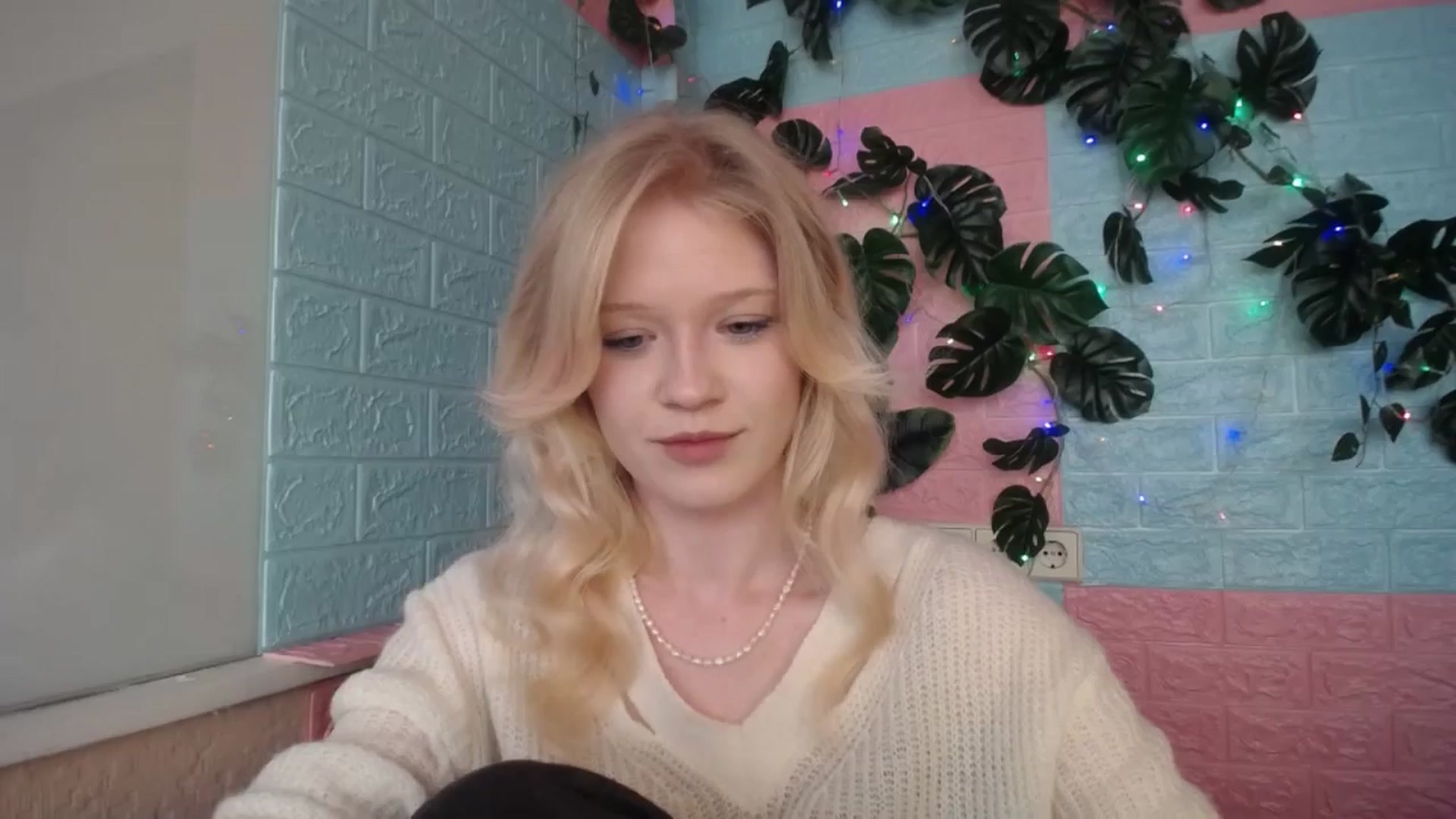 Gallery image thumbnail from Angel_baby's myfreecams stream on, 04/18/2026, 16:14 image 16 of 20