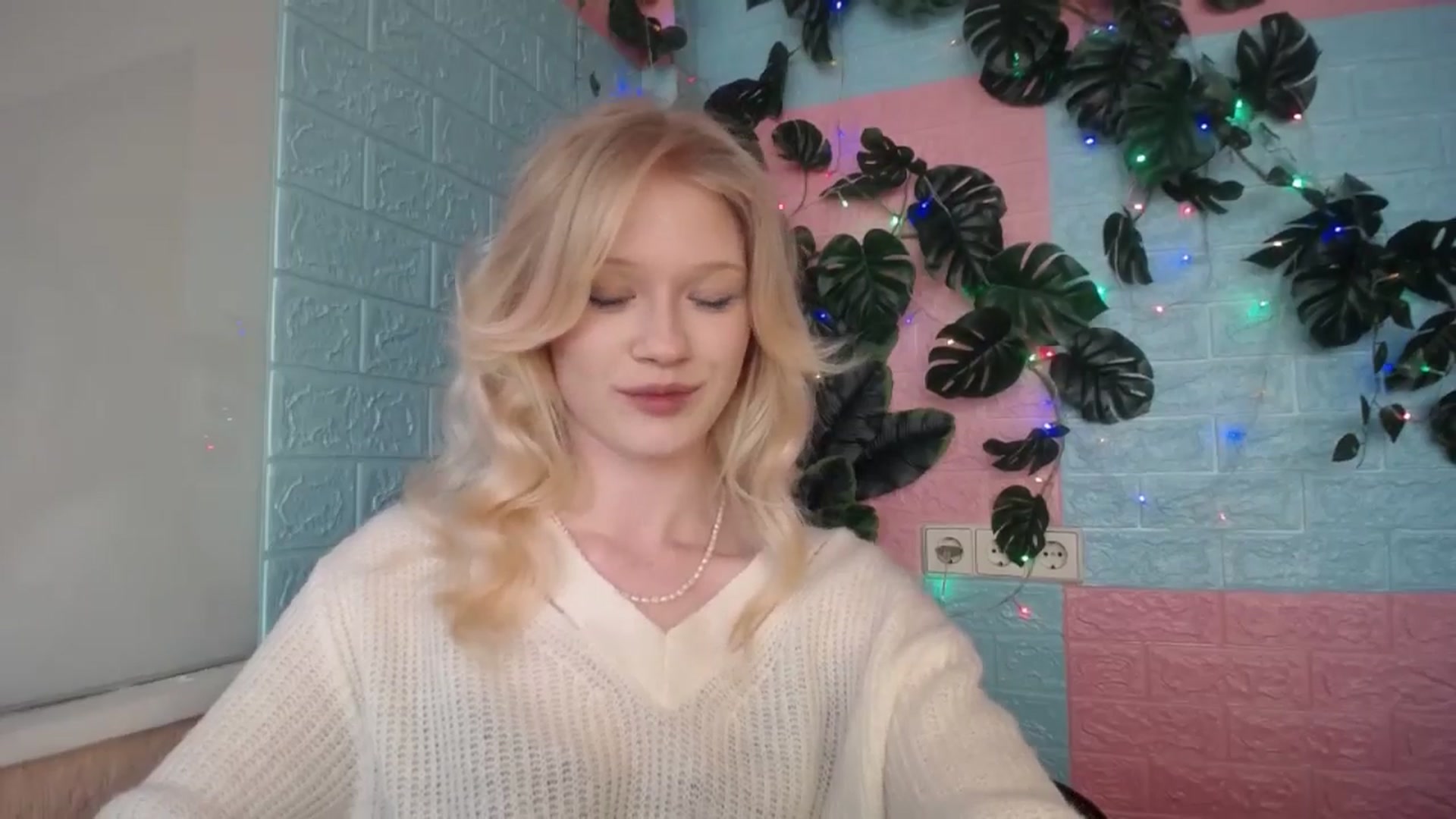 Gallery image thumbnail from Angel_baby's myfreecams stream on, 04/18/2026, 16:14 image 12 of 20