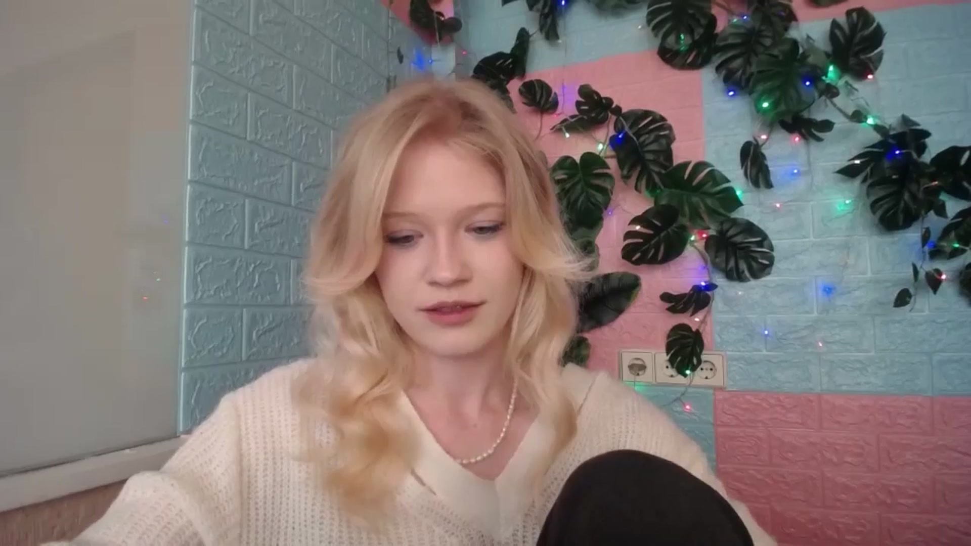 Gallery image thumbnail from Angel_baby's myfreecams stream on, 04/18/2026, 16:14 image 17 of 20