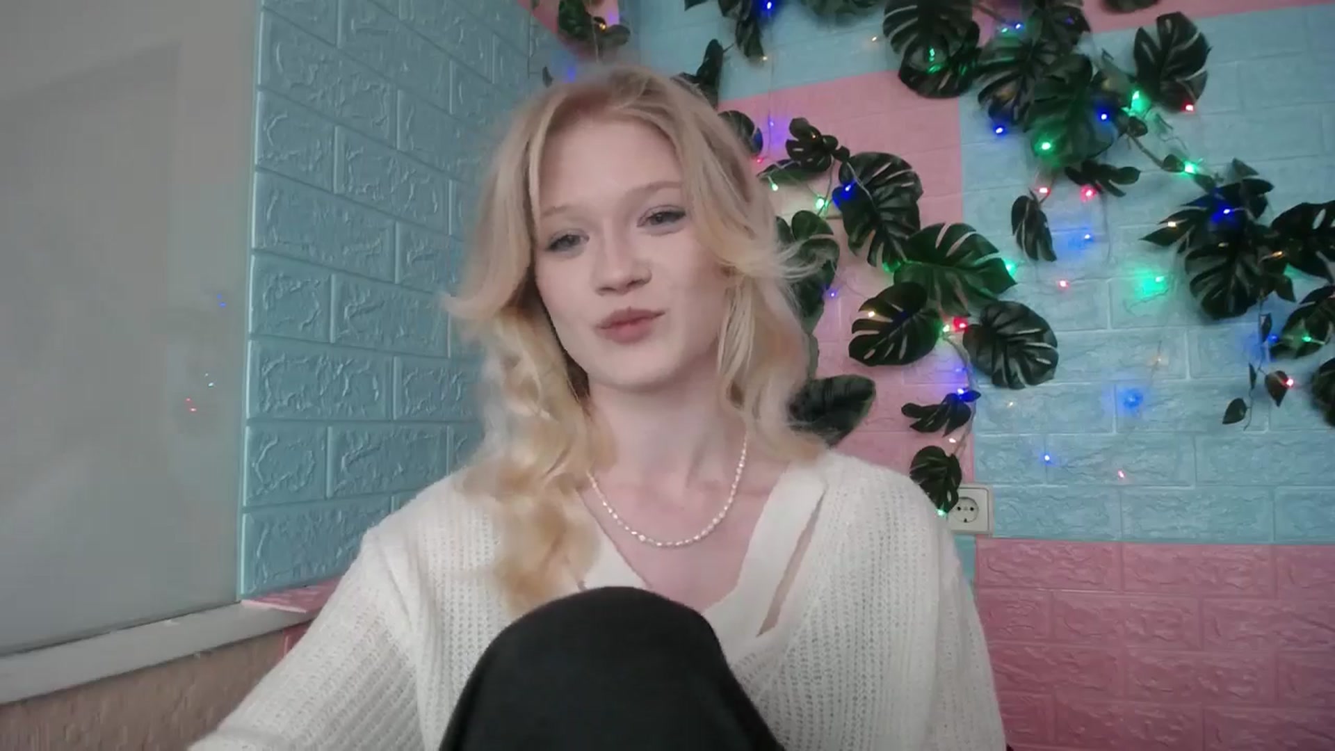 Gallery image thumbnail from Angel_baby's myfreecams stream on, 04/18/2026, 16:14 image 4 of 20