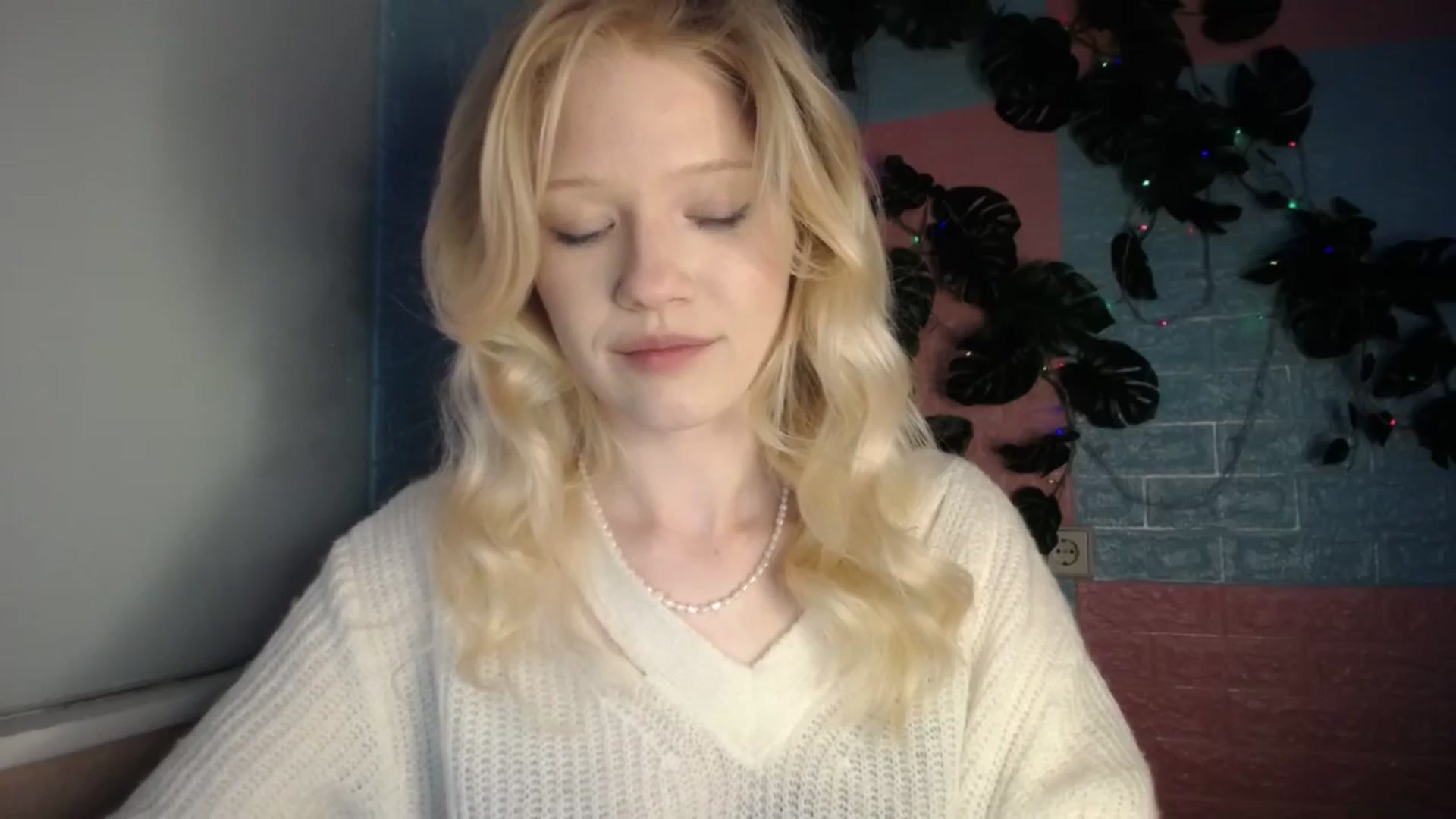 Gallery image thumbnail from Angel_baby's myfreecams stream on, 04/18/2026, 17:24 image 15 of 20