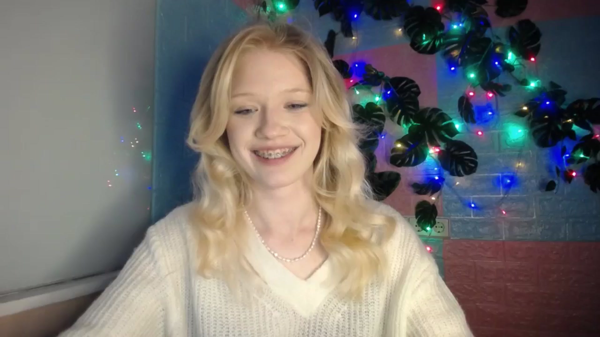Gallery image thumbnail from Angel_baby's myfreecams stream on, 04/18/2026, 17:24 image 17 of 20