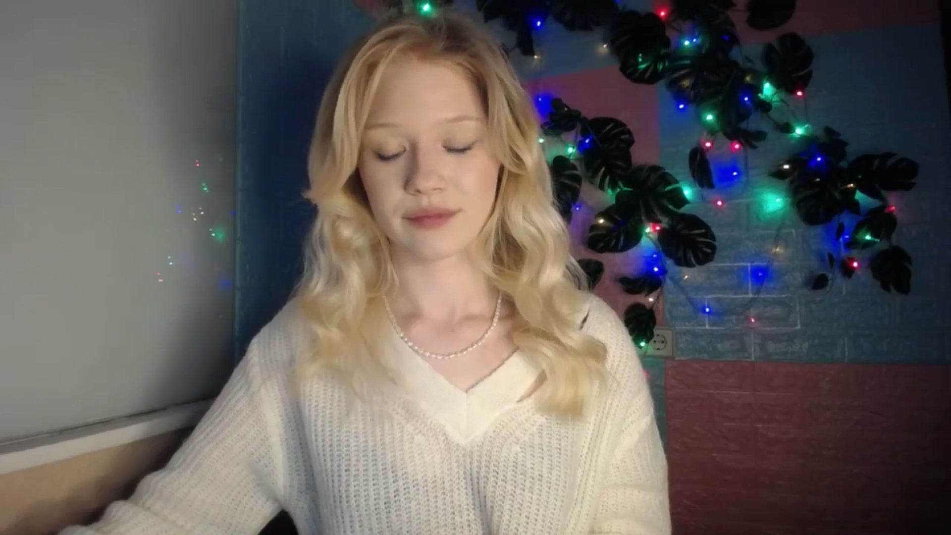 Gallery image thumbnail from Angel_baby's myfreecams stream on, 04/18/2026, 17:24 image 10 of 20