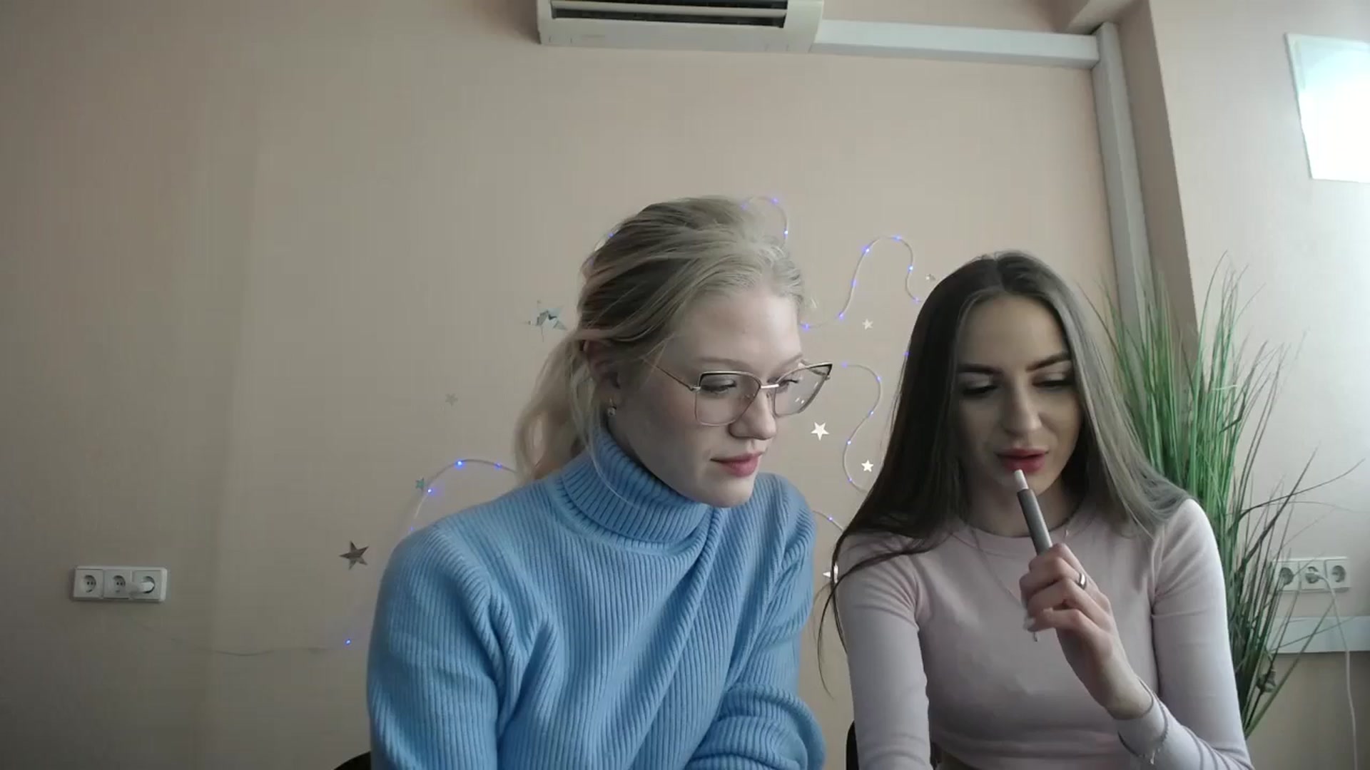 Gallery image thumbnail from Angel_baby's myfreecams stream on, 04/22/2026, 14:57 image 12 of 20