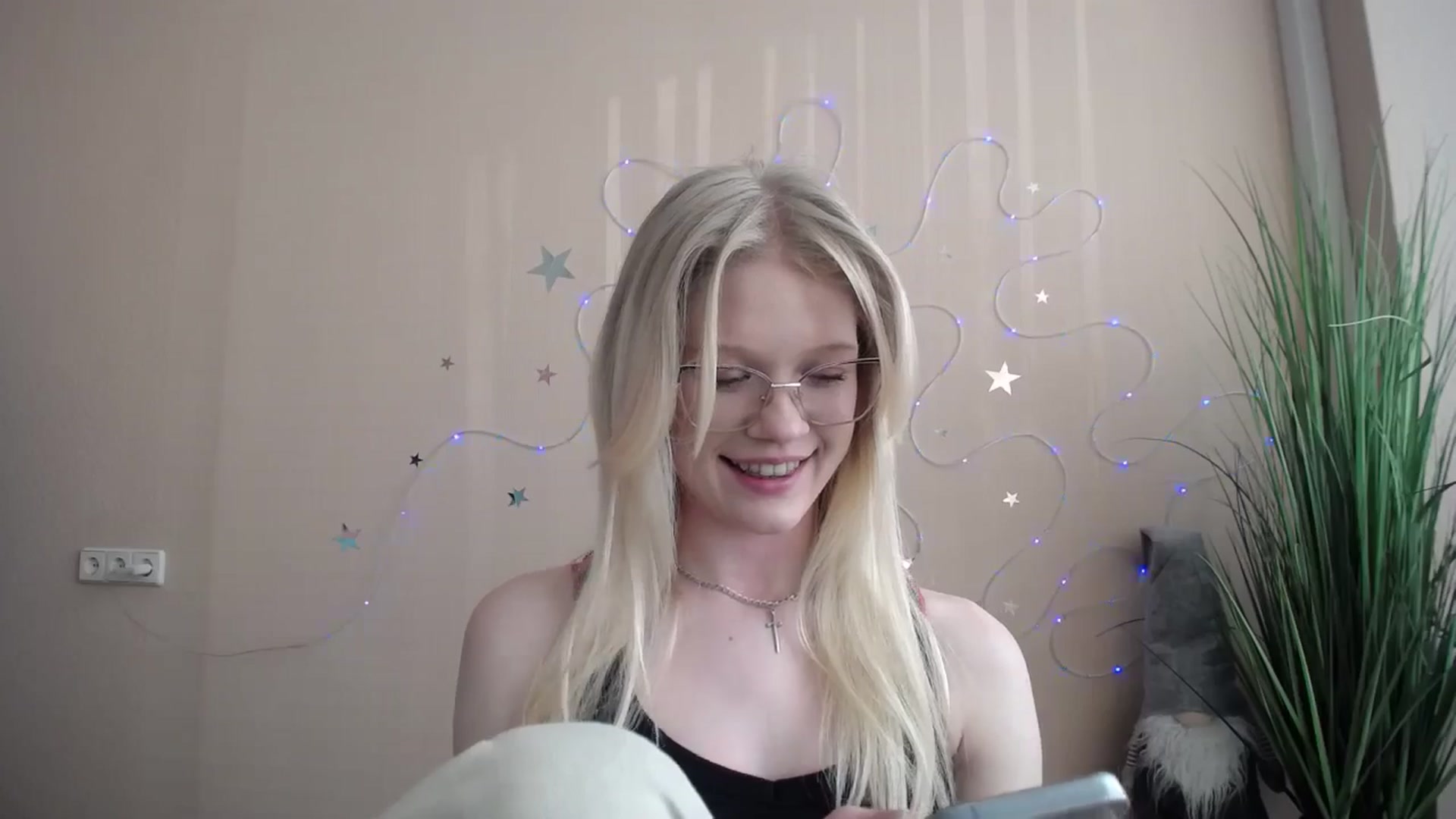 Gallery image thumbnail from Angel_baby's myfreecams stream on, 04/28/2026, 16:08 image 9 of 20
